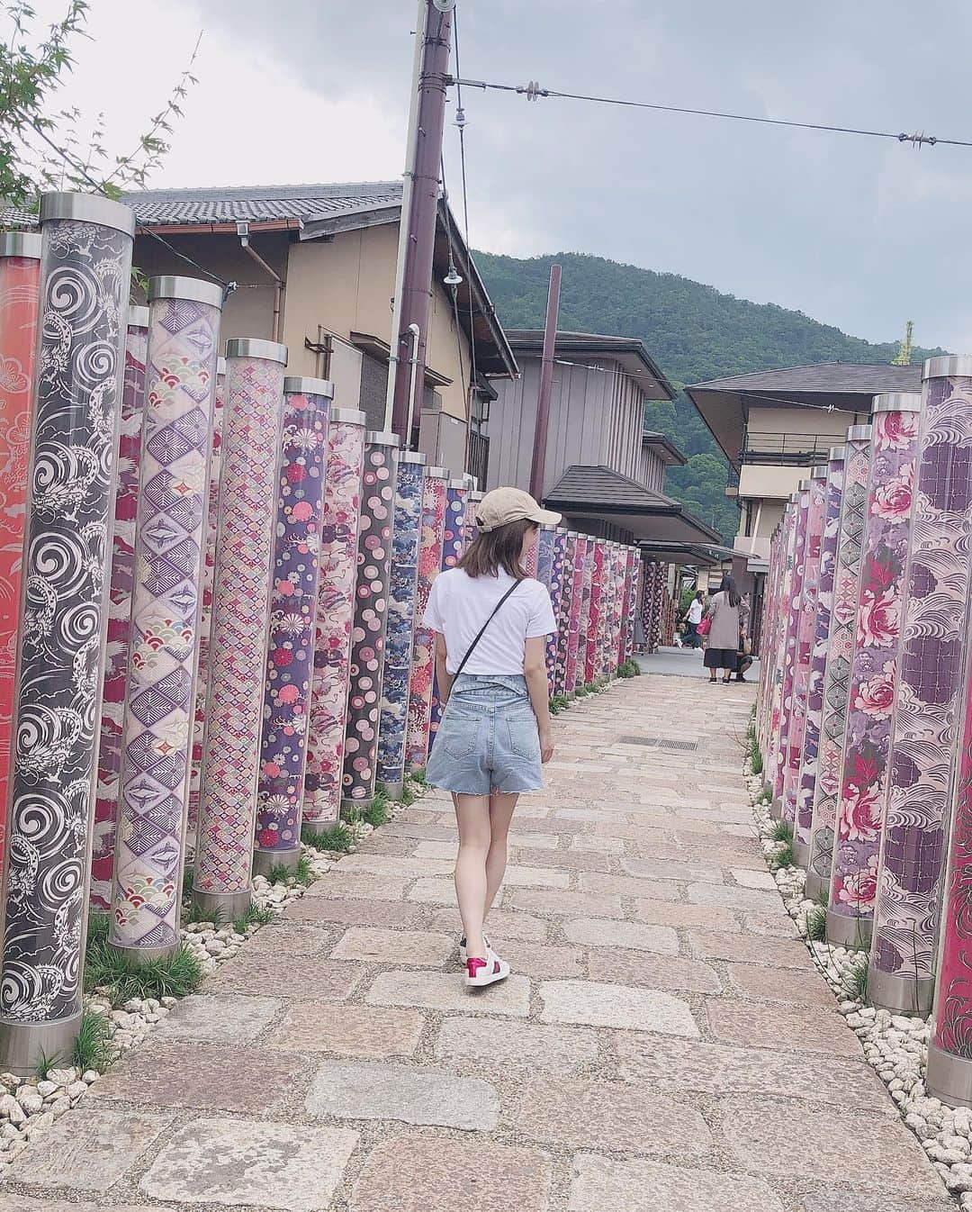 篠崎彩奈さんのインスタグラム写真 - (篠崎彩奈Instagram)「_ 関西旅行に行った時の写真📸 これは京都の #キモノフォレスト で撮ったものです😌 . 京都は本当に素敵なところで... また絶対に行きたいなぁ☺️ . . この日着ていたショーパンは @17kg_official のです❤︎ ハイウエストで、足長く見えるし 後ろ姿も可愛くて重宝しています🥺 スワイプしてみてね💐 #関西旅行 #京都 #嵐山 #京都旅行」8月7日 20時28分 - ayana.s_official