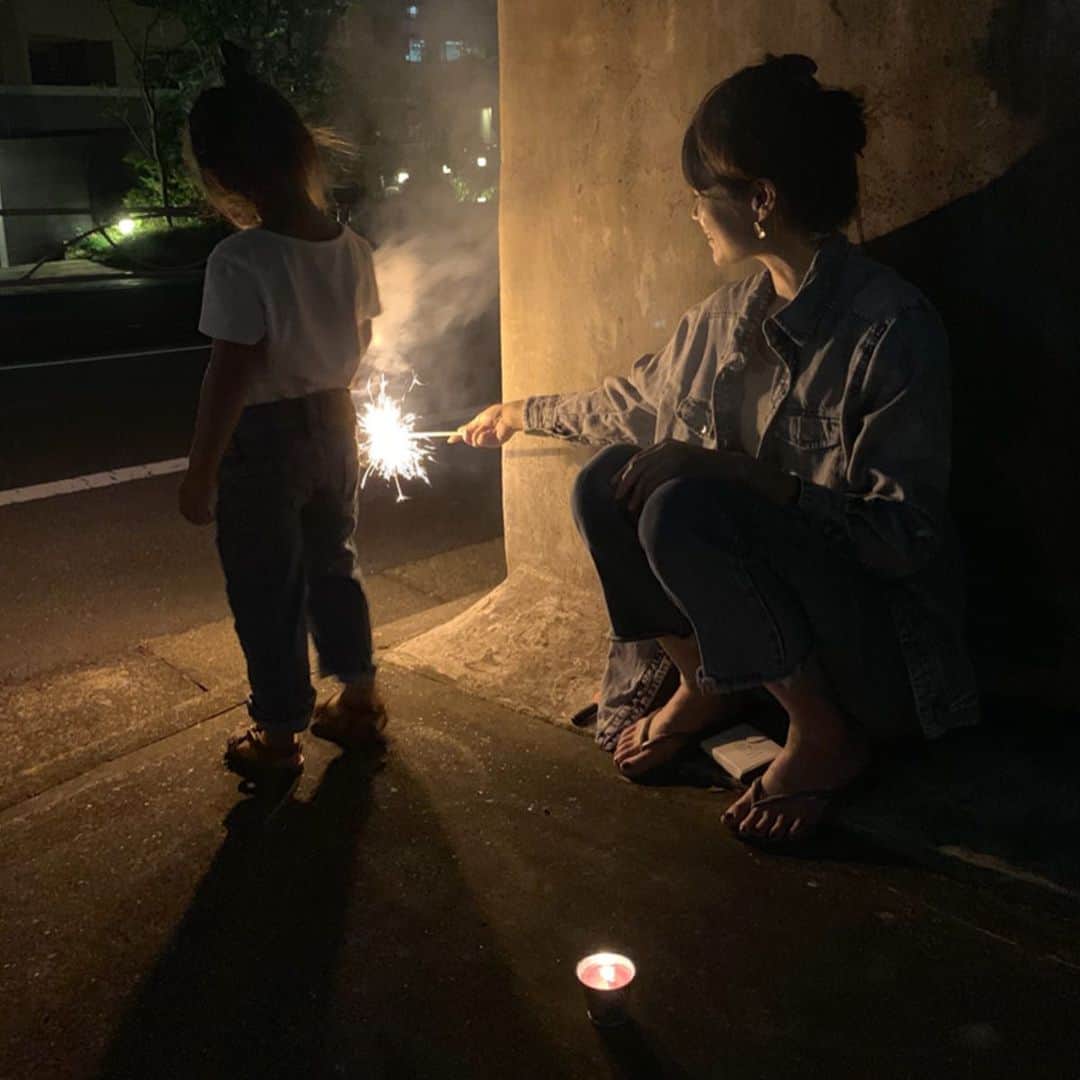 chinatsu614さんのインスタグラム写真 - (chinatsu614Instagram)「Summer night. ﻿ #sparkler #summervibes #summer #niece #nieceslove ・﻿ ・﻿ ・﻿ ﻿ またお泊まりに来てね♥︎ ﻿ ﻿ ・﻿ ・﻿ ・﻿ #夏休み﻿ #夏の思い出 ﻿ #線香花火 #花火﻿ #姪っ子 #3歳 #ちなつ と #こなつ」8月7日 20時32分 - chinatsu614