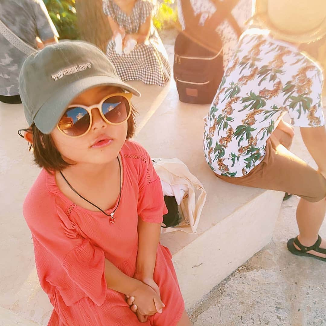 えりさんのインスタグラム写真 - (えりInstagram)「#okiNaaaaawatrip 🌅 . . . 沖縄旅📷  レンタカーで夕陽や星空を見に行ったりも。 途中ふらり立寄ったお店のアイスも美味しかったなー！ . . sunglasses：@woot_select  tops：@gu_global  cap：@welina92.stores」8月7日 20時38分 - chloerinrin