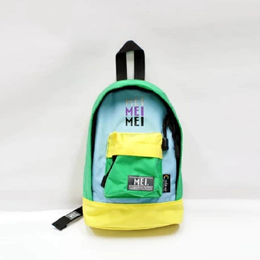 MEI(メイ) のインスタグラム：「•﻿ •﻿ ▶kids MEI oneSHOULDER◀ ﻿ ﻿検索🔍kme-000-191003  キッズのショルダーバッグ!!! カラフルな色合いが映えます♬  MEIのアイテムは全品﻿ 送料無料🚚🚚﻿ ﻿ ﻿ 数量限定ノベルティも﻿ 今ならまだ間に合いますよ🚩﻿ ﻿  #mei #mei_bag #meibag #bag #fes #camp#event #バッグ #フェス #キャンプ #公園 #shoping #chillout #picnic #ピクニック#outdoor  #アウトドア#登山#メンズライク#キッズバッグ#ショルダーバッグ」