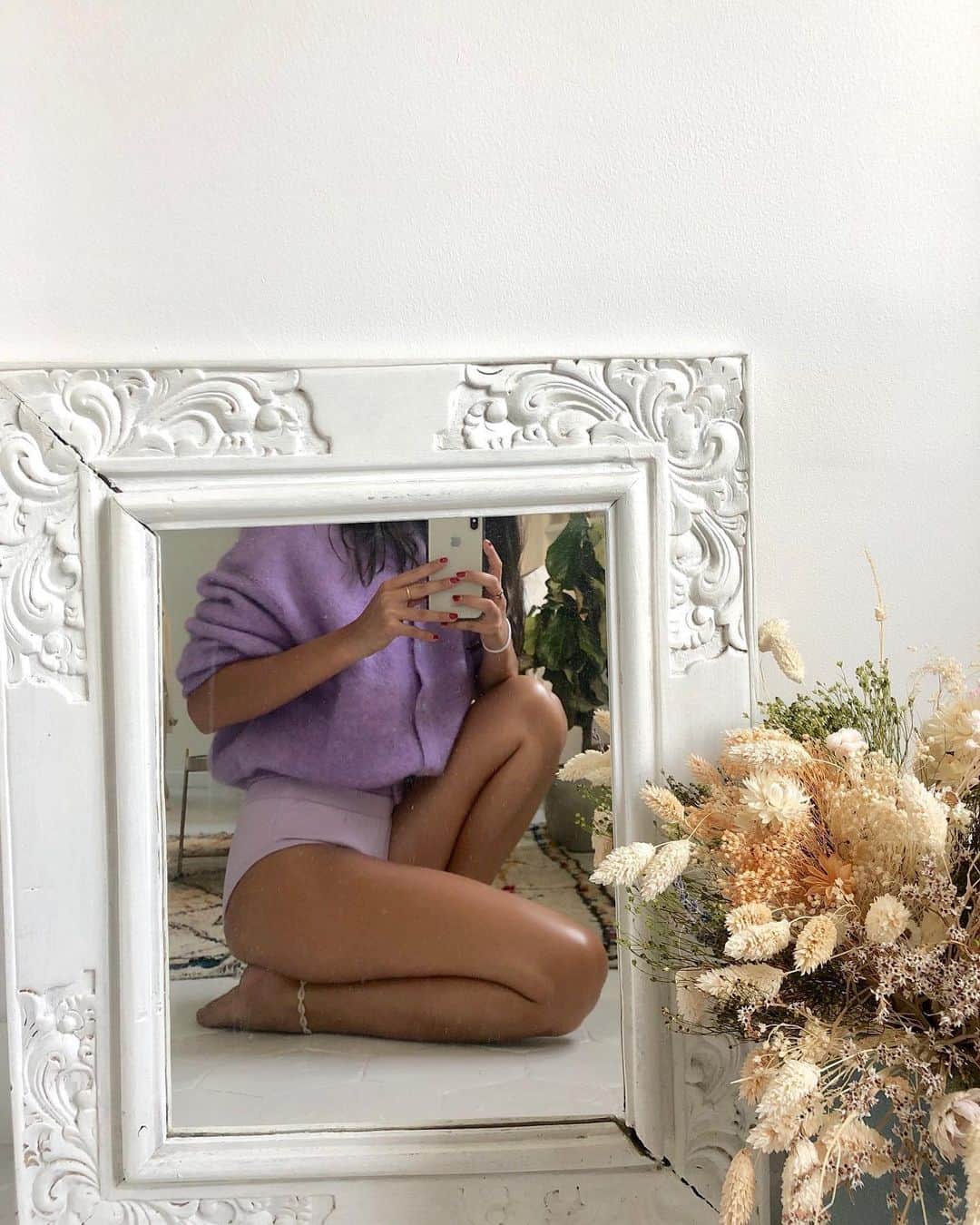 アメリカンビンテージのインスタグラム：「Addicted to mauve 🌸 @tamaramory #americanvintage #fallwinter19 #fw19 #cardigan #panties #womenswear」