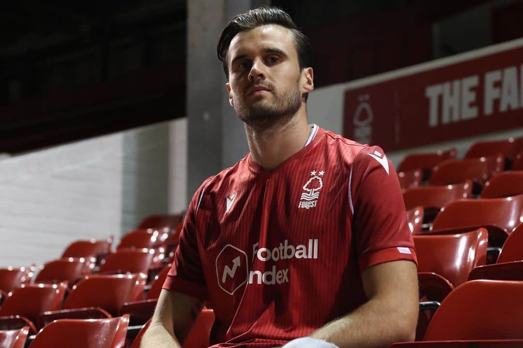 カール・ジェンキンソンのインスタグラム：「I’m delighted to be joining Nottingham Forest, a huge club with a rich history. I spoke with the manager who has big plans for the future, and following our conversation I knew this was the right move for me. This is an exciting new chapter in my career and one I am very much looking forward to! Now to meet my teammates and get to work on getting this club back to the top where it belongs. #NFFC」