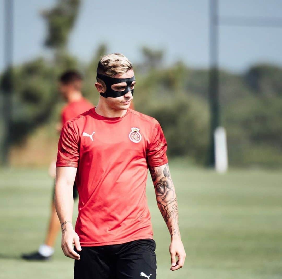 パブロ・マフェオのインスタグラム：「🎭 Estoy de vuelta❗️ Que empiece el juego⚽️🔋」