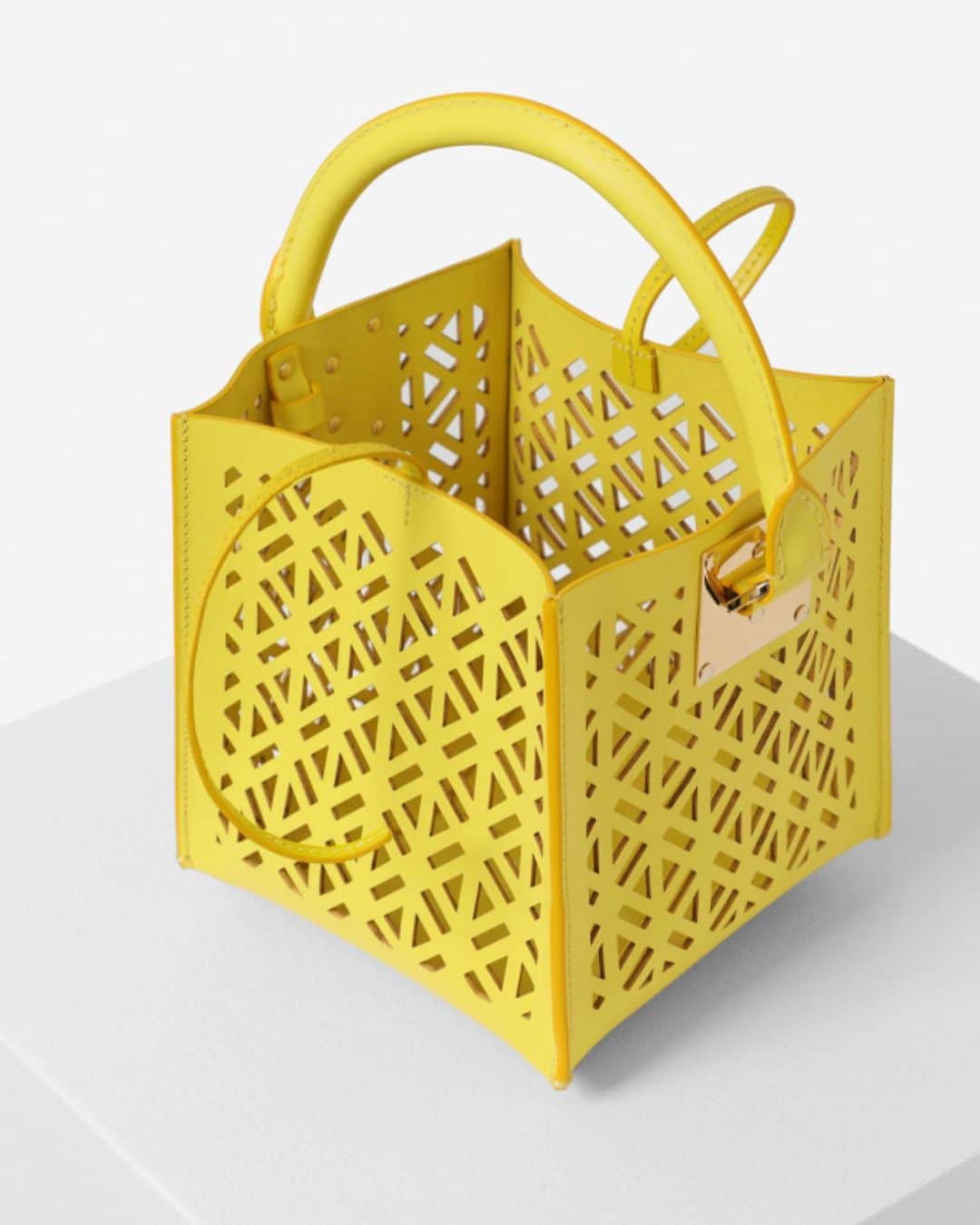 Sophie Hulmeのインスタグラム：「Zing! A modernist masterpiece. Explore all new laser-cut geometric Albion Cubes online now... 🍋」