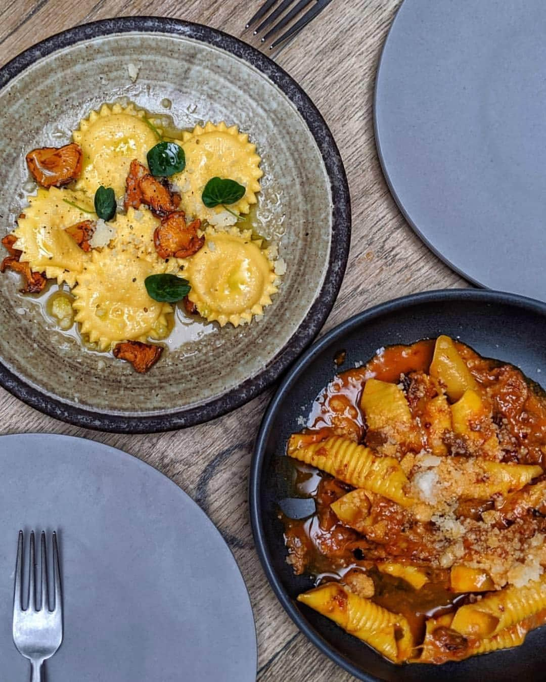 @LONDON | TAG #THISISLONDONさんのインスタグラム写真 - (@LONDON | TAG #THISISLONDONInstagram)「@clerkenwellboyec1 says... *THAT* tonnarelli with brown crab cacio e pepe @10heddonst by the talented @thisisleachy 😋 || Other highlights included the INCREDIBLE house made mortadella, pea and summer vegetable ragu, freshly rolled garganelli #pasta with spicy pig tail ragu, and the most delicious sweetcorn ravioli with girolles and nasturtium, washed down with some banging wines... 🍷 Such a brilliant project and collaboration between @thisisleachy ✘ @david.carter.uk || GO! 🌞🍝🧀🍷🍾 . . . Address: 10 Heddon St. London (bookings online) #CacioEPepe #LovePasta #ThisIsLondon #Cheese #ChoosePasta #londonlife #londonfood #londonreviewed」8月7日 21時28分 - london