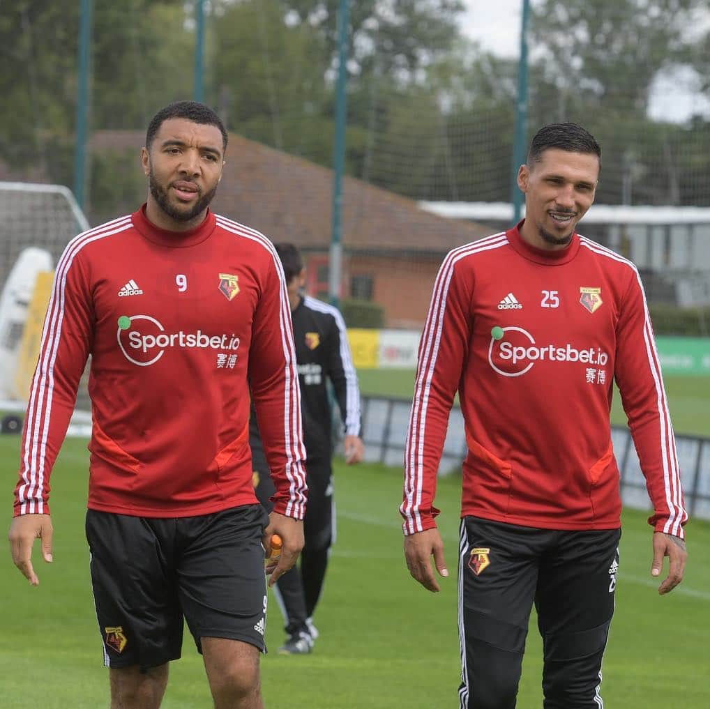 ヨゼ・ホレバスのインスタグラム：「How many days until the @premierleague, @t_deeney? #threedays #premierleague #watfordfc #nikefootball」