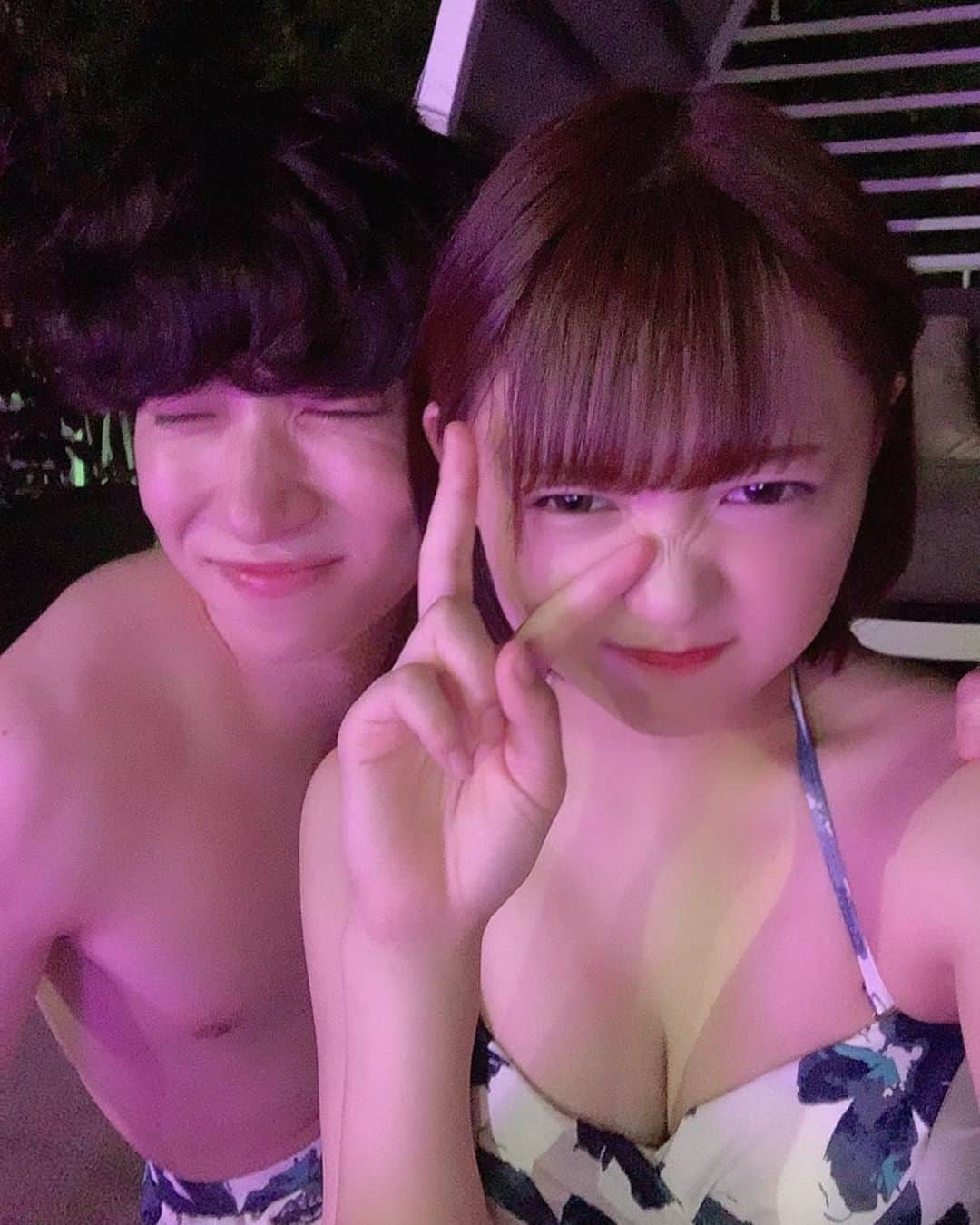 みさねさんのインスタグラム写真 - (みさねInstagram)「人生初のナイトプール👙 楽しかった〜😭❤️余韻！ ㅤ ホテルニューオータニのWALEAっていうシートで🧸 ㅤ ベッドみたいになっとってめっちゃおしゃれだった🥺💕 ㅤ 水着はおそろい！グアムの時の🇬🇺 ㅤ @hotelnewotanitokyo  ㅤ #ホテルニューオータニ #ガーデンプールプロモーター #ガーデンプール #ナイトプール #プール #カップル #カップルコーデ #カップルフォト #海 #水着 #ビキニ #デート」8月7日 21時25分 - misane1209