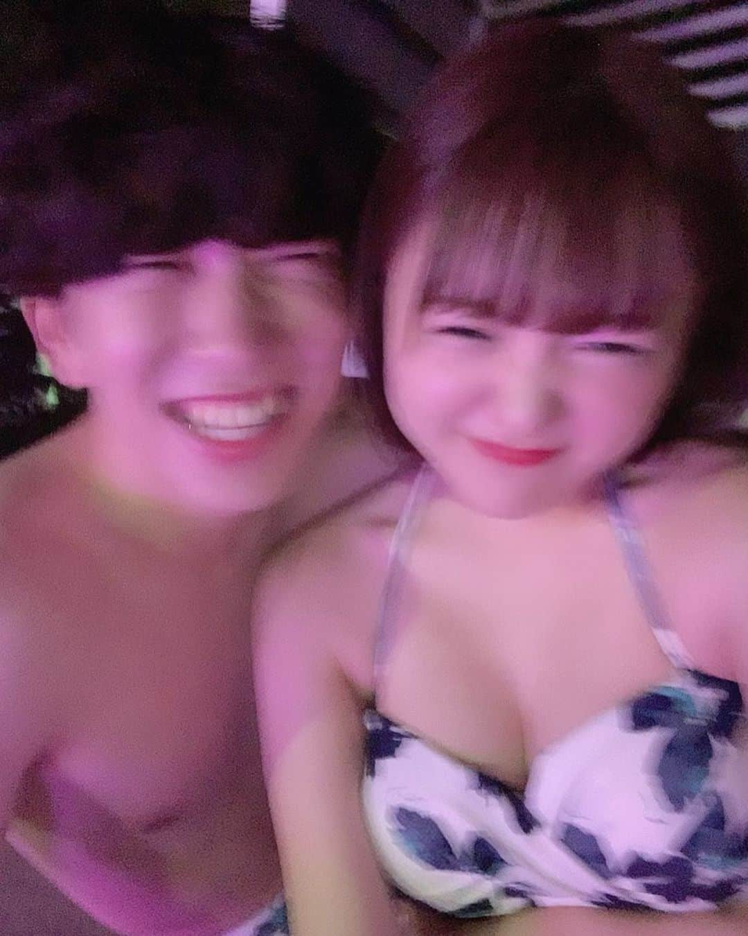 みさねさんのインスタグラム写真 - (みさねInstagram)「人生初のナイトプール👙 楽しかった〜😭❤️余韻！ ㅤ ホテルニューオータニのWALEAっていうシートで🧸 ㅤ ベッドみたいになっとってめっちゃおしゃれだった🥺💕 ㅤ 水着はおそろい！グアムの時の🇬🇺 ㅤ @hotelnewotanitokyo  ㅤ #ホテルニューオータニ #ガーデンプールプロモーター #ガーデンプール #ナイトプール #プール #カップル #カップルコーデ #カップルフォト #海 #水着 #ビキニ #デート」8月7日 21時25分 - misane1209