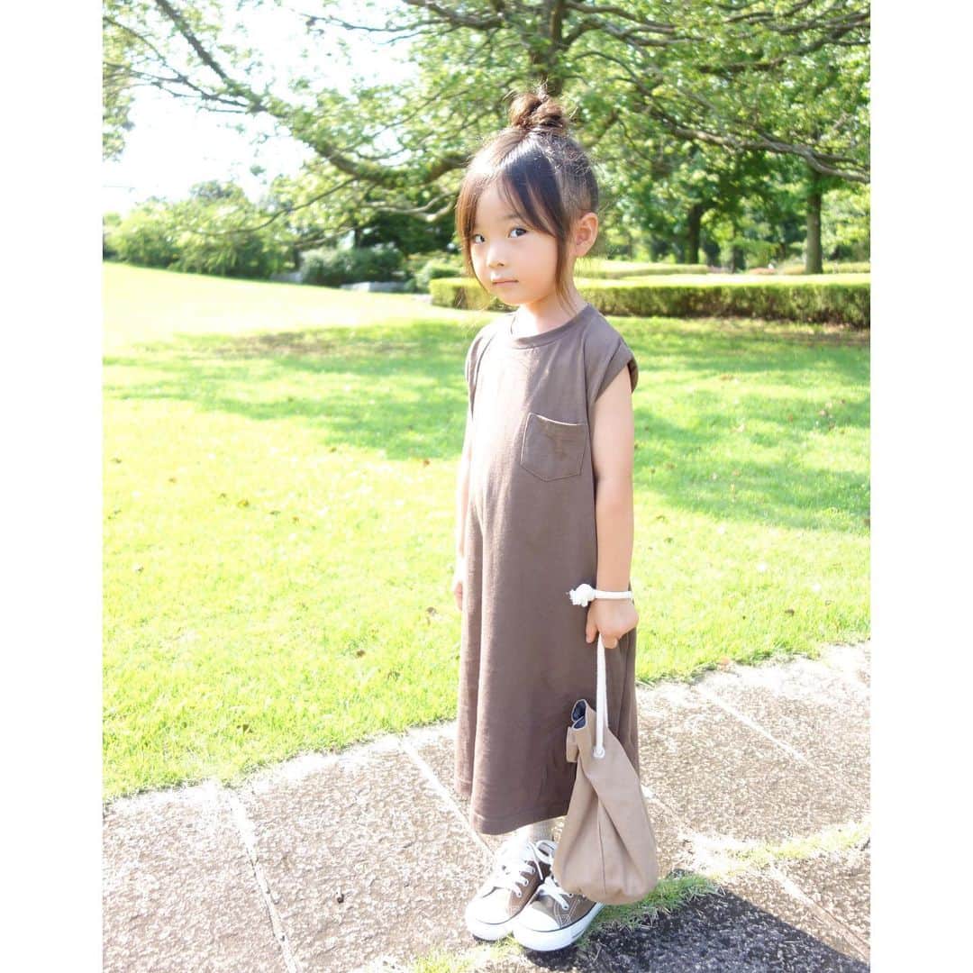 Saraさんのインスタグラム写真 - (SaraInstagram)「. coordinate♡ . beigeな気分🐻 ワントーンコーデ . one-piece ▶︎ #devirock  shoes ▶︎ #converse  bag ▶︎ #branshes . . #ootd #kids #kids_japan #kids_japan_ootd #kjp_ootd #kidsfahion #kidscode #kidsootd #kidswear #キッズコーデ #キッズファッション #ワントーンコーデ #ベージュコーデ #ワンピース #楽天roomに載せてます」8月7日 21時26分 - sarasara718
