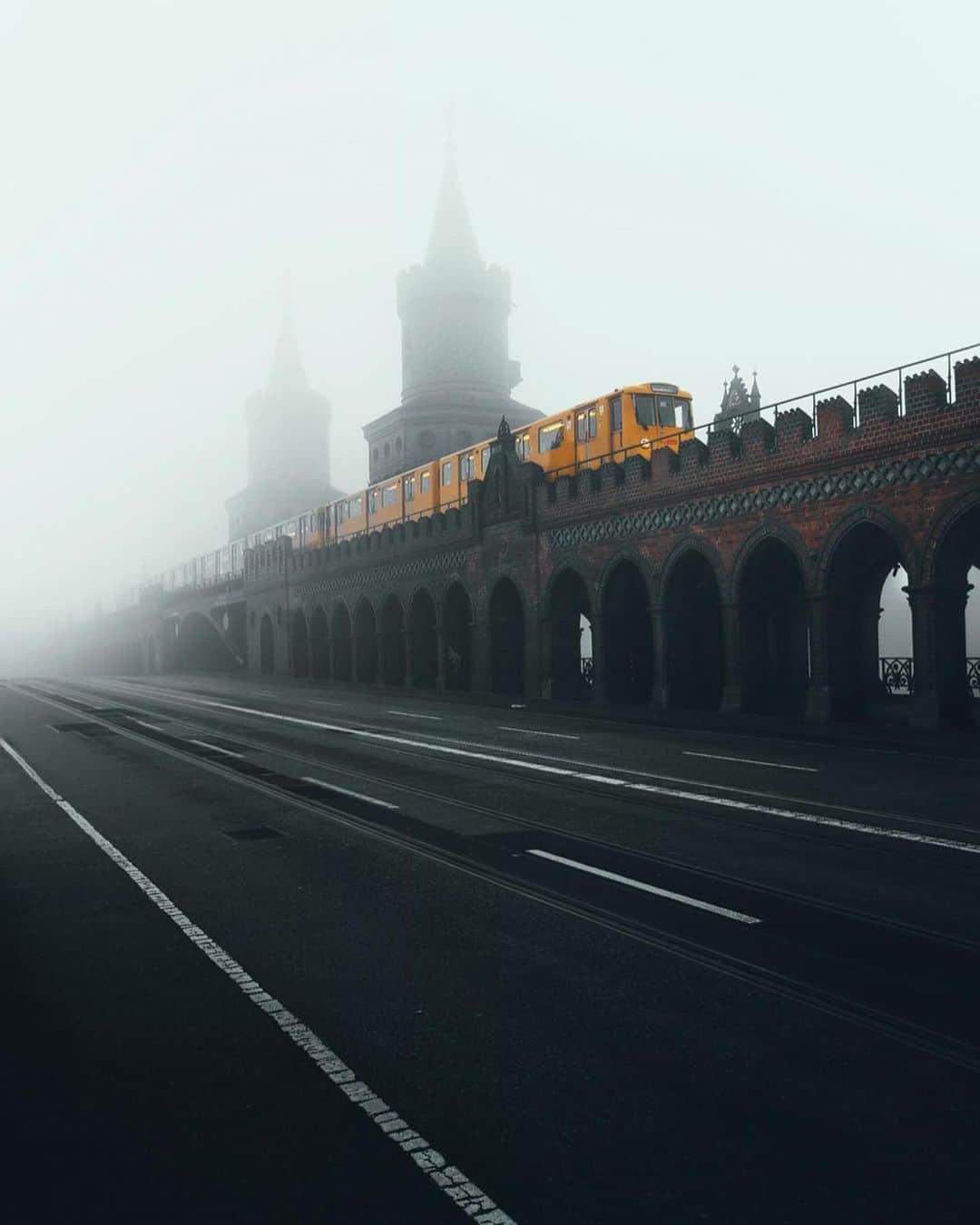 Thomas Kakarekoさんのインスタグラム写真 - (Thomas KakarekoInstagram)「lifting the veil #tb to that beautiful day in March when the streets of Berlin were covered in dense fog. I wish this would happen here more often. 1 to 4, let me know what’s your favorite picture of this series.  #berlin」8月7日 21時32分 - thomas_k