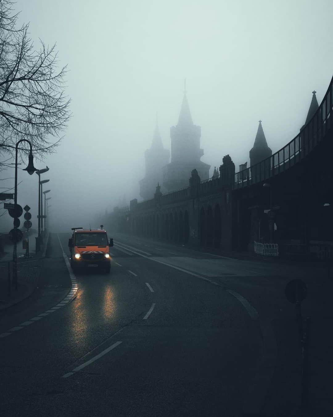 Thomas Kakarekoさんのインスタグラム写真 - (Thomas KakarekoInstagram)「lifting the veil #tb to that beautiful day in March when the streets of Berlin were covered in dense fog. I wish this would happen here more often. 1 to 4, let me know what’s your favorite picture of this series.  #berlin」8月7日 21時32分 - thomas_k