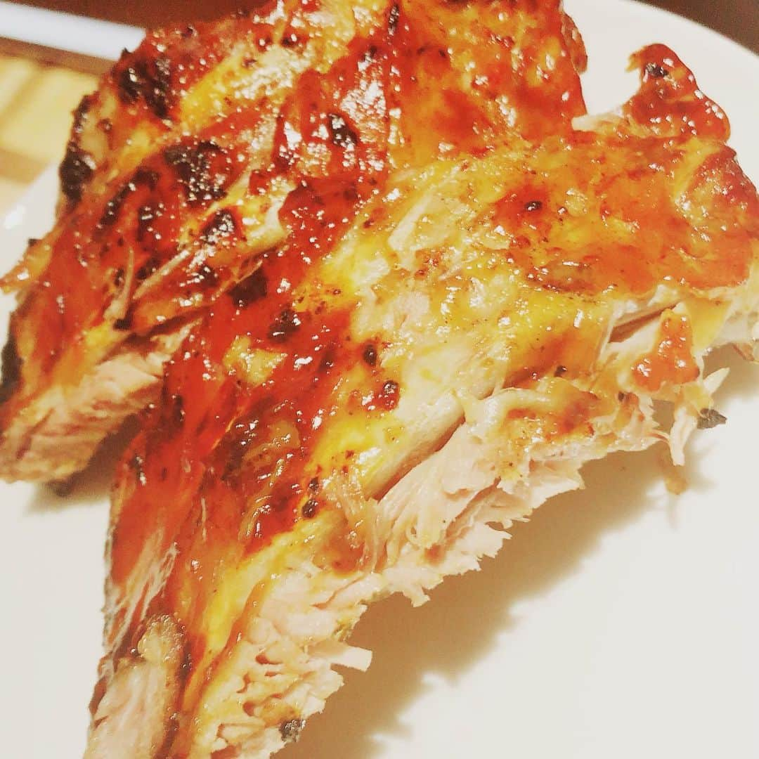 跡部みぅのインスタグラム：「友達に誘ってもらってお肉💕 ちょっと甘い味付けがビールに合う😍❣️おいしかった☺️✨ ＃TONYROMAS40th ＃トニーローマ日本上陸40周年 ＃バーべキューリブって美味しい ＃BBQリブ＃気取らずに手づかみで豪快に！＃ribface」