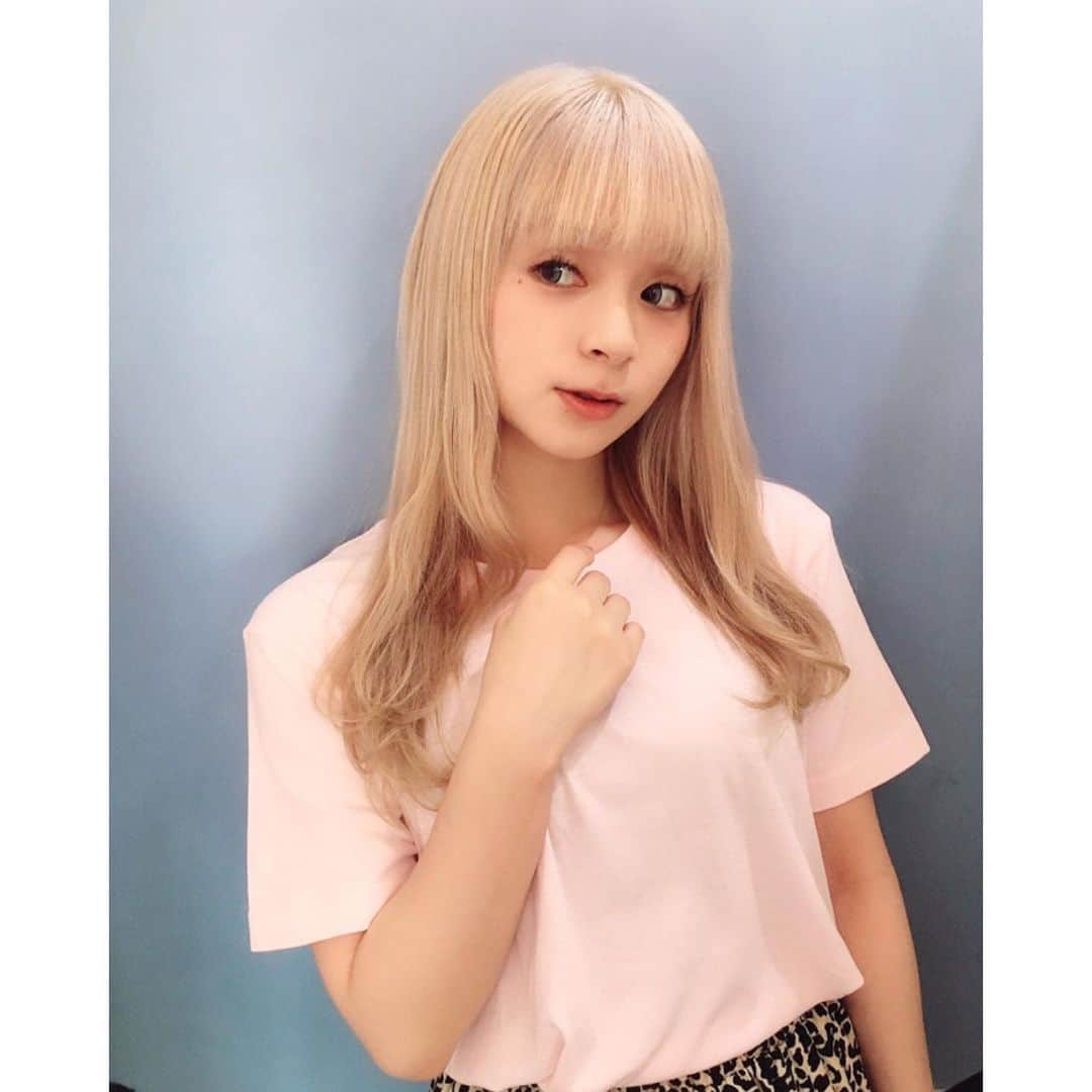 bettie'sclubさんのインスタグラム写真 - (bettie'sclubInstagram)「GARNiDELiAのメイリアちゃん、カラーメンテナンスしました。 peal blond hair♥︎ 今回も根元のみリタッチしています。  いつもありがとうございます♥︎♥︎ #Bettie #bettiehair」8月7日 21時52分 - bettie_tokyo