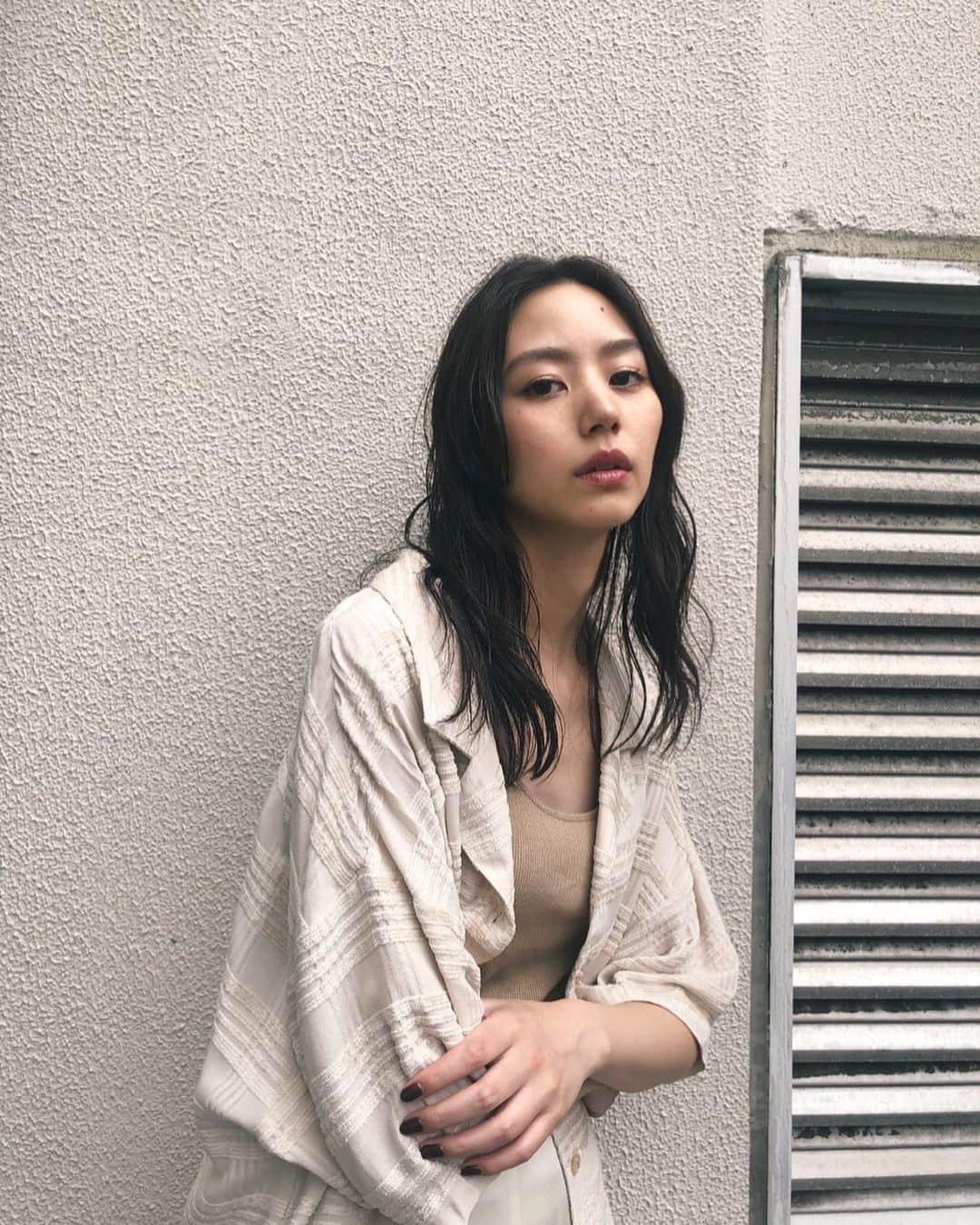 Shiho Sasakiのインスタグラム：「今日もいちにちお疲れ様でした👏 毎日暑くてしんどいですが MOUSSYには今から着れる秋物が たくさん入荷してるよ❣️ #MOUSSY#MOUSSYSNAP」