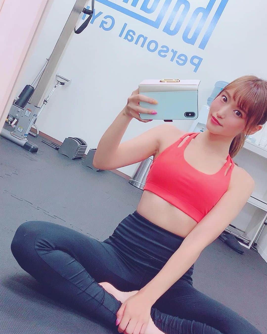 のインスタグラム：「スワイプしてね❣️➠➠➠ . . 7回目のトレーニング🏋️‍♀️✨ . T-balance池袋西口店【 @t.balance 】 . . お尻🍑からはじまり お腹と二の腕もちゃんとやったよ💪✨ . この前と同じのを今回はおもりをつけたりして 前回よりももっと効くように。✊ . . おかげで 今日もしっかり筋肉痛です🥺🚨🚨🚨 . . #引地裕美 #モデル #rq #レースクイーン #tbalance #パーソナルトレーニング」