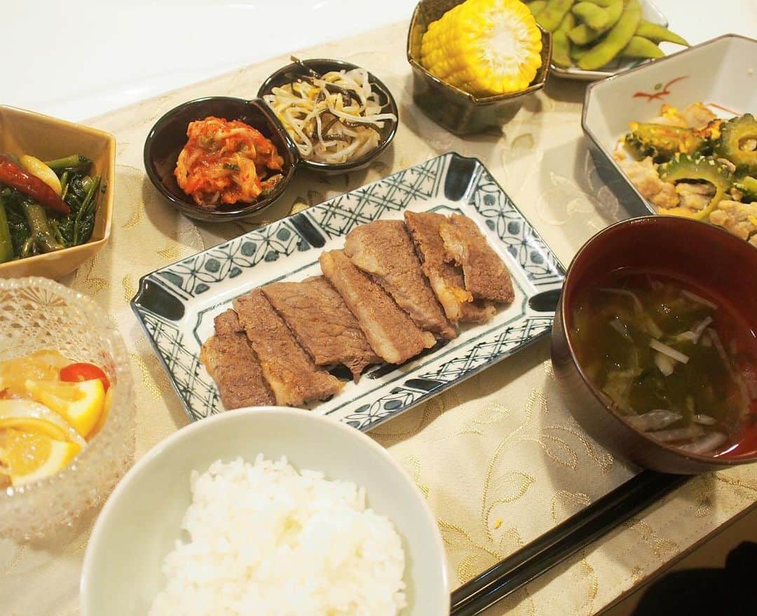 のインスタグラム：「夜ご飯は焼肉定食🍗🍚﻿ 今日もお腹いっぱい🐷👏﻿ おやすみなさい🌝﻿ #よるごはん#夜ごはん#手作りごはん#焼肉#焼肉定食」