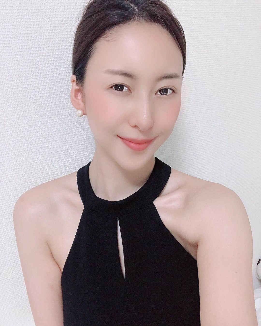 松下紗栄子のインスタグラム：「久々の投稿で失礼します😢  これからはマイペースに投稿 していこうと思うので、 ひまな時にでもみてもらえたら 嬉しいです😊  #松下紗栄子 #マツシタサエコ #matsushitasaeko」