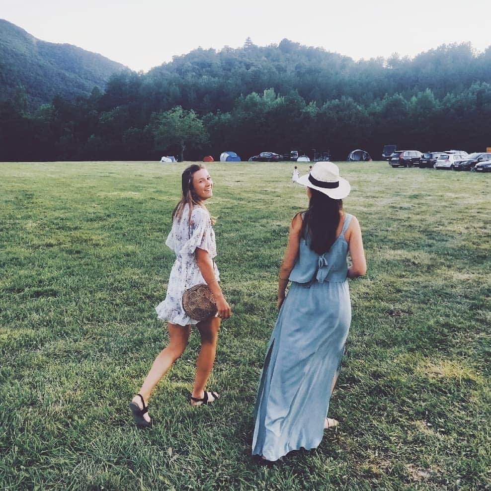 Paulien COUCKUYTさんのインスタグラム写真 - (Paulien COUCKUYTInstagram)「Had a lovely week with my wonderful family in France. Enjoyed every single moment ❤️ #familytime #ladoucefrance  #nature #wedding #bohemian #farm •Trouw Joke & Axel •」8月7日 22時24分 - pauliencouckuyt