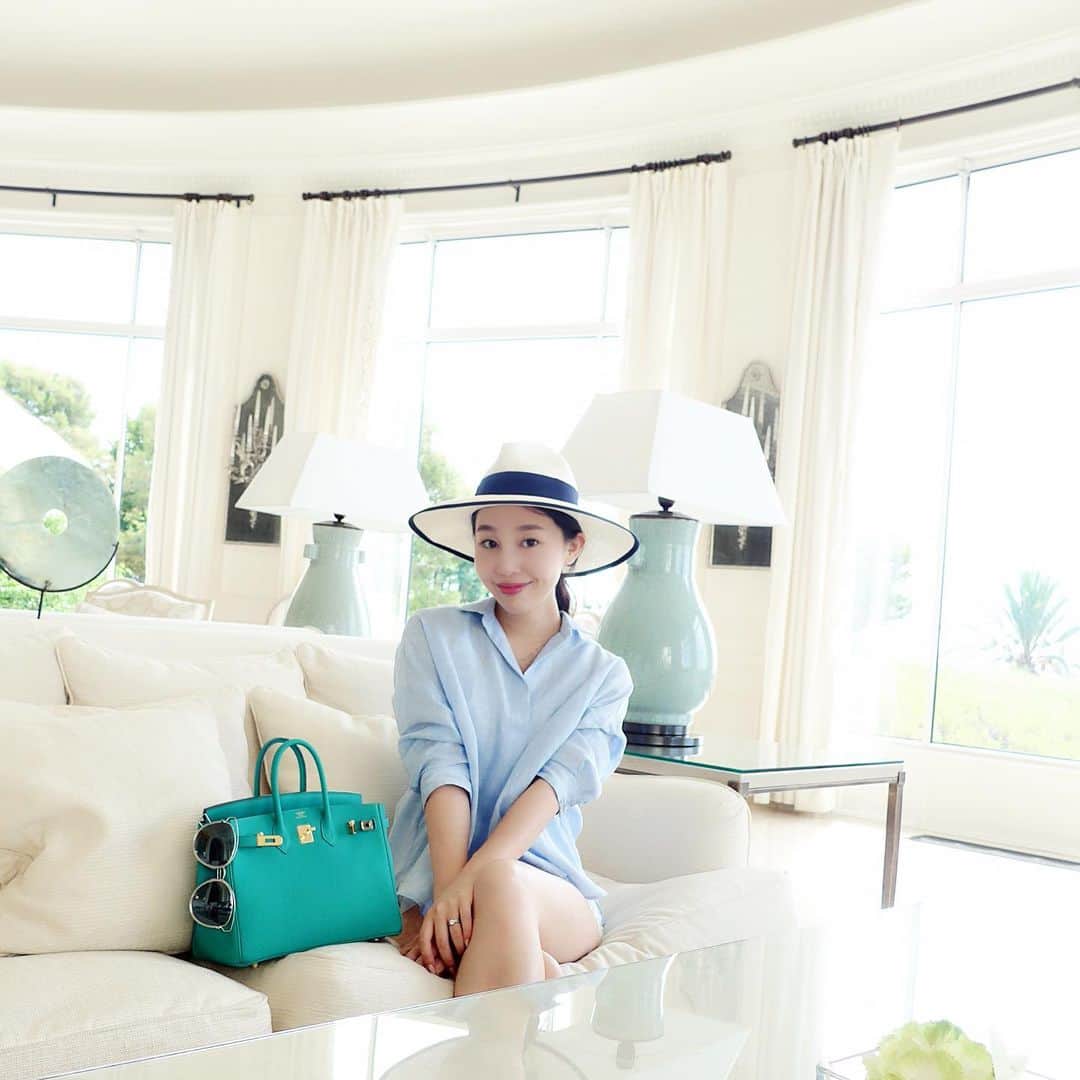 田中麻衣さんのインスタグラム写真 - (田中麻衣Instagram)「帽子はかさばるし荷物になるから持ってくるか悩んだけど、日差し強いし持ってきて良かった👒 #南仏 #南仏旅行 #コートダジュール」8月7日 22時27分 - maitanaka1217