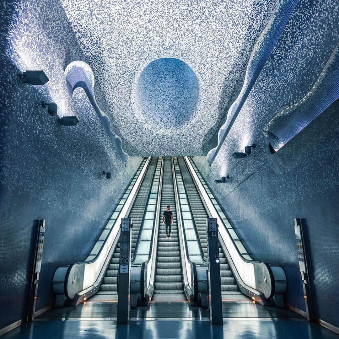 エールフランスのインスタグラム：「In Naples, a stair to rise towards infinity.  À Naples, un escalier menant vers l’infini. 📸 Merci @Filippo_cesarini  #AirFrance #Franceisintheair」