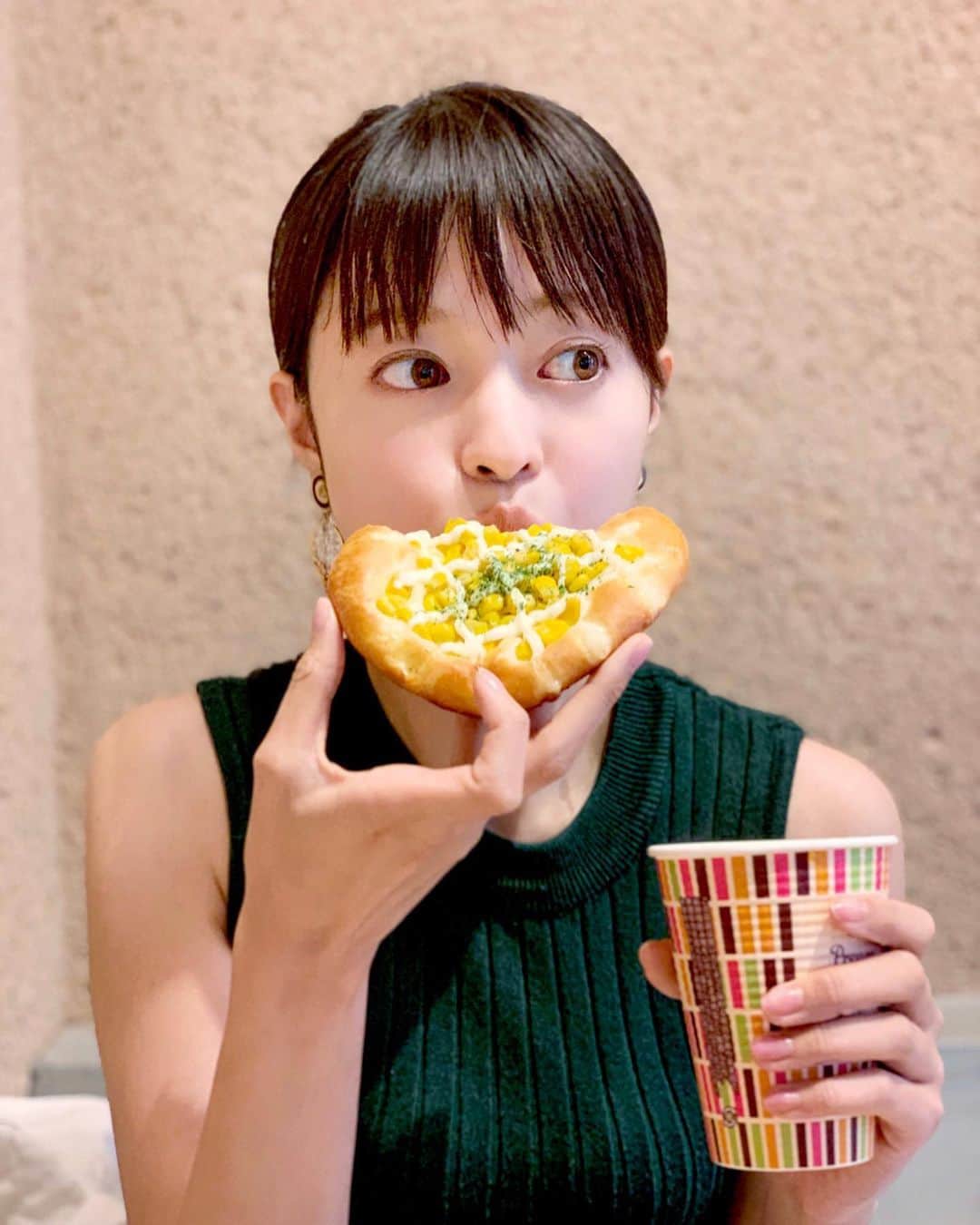 小林涼子さんのインスタグラム写真 - (小林涼子Instagram)「. ダイエット中の 炭水化物のような人になりたい . あら、 よく見たら口の横にパンの足跡ね 🥪🐾 #美味しい  #パン #ピザ #おやつ #炭水化物 #もぐもぐ #ダイエットは明日から #美容 #beauty #food #eat #worldfood #tokyo #tokyofoodtransit #tokyofoodtrip  #happy  #먹스타그램 #식사  #吃 #很好」8月7日 22時33分 - ryoko_kobayashi_ryoko