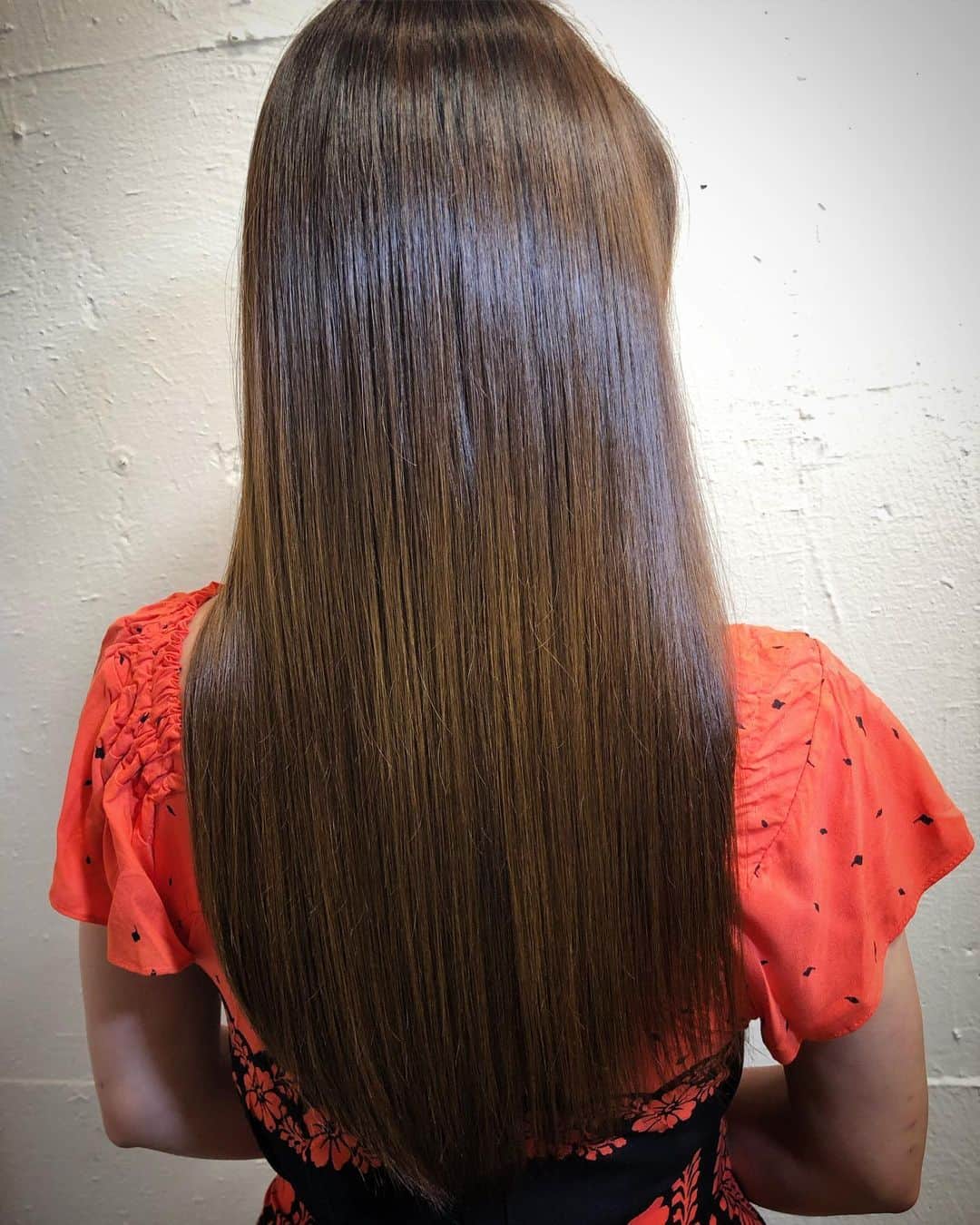 歩りえこさんのインスタグラム写真 - (歩りえこInstagram)「あまりに髪が伸びて切ろうと思うけど、ここまで伸ばしたら勿体ない。。 #抜け毛が凄いです」8月7日 22時35分 - riekoayumi