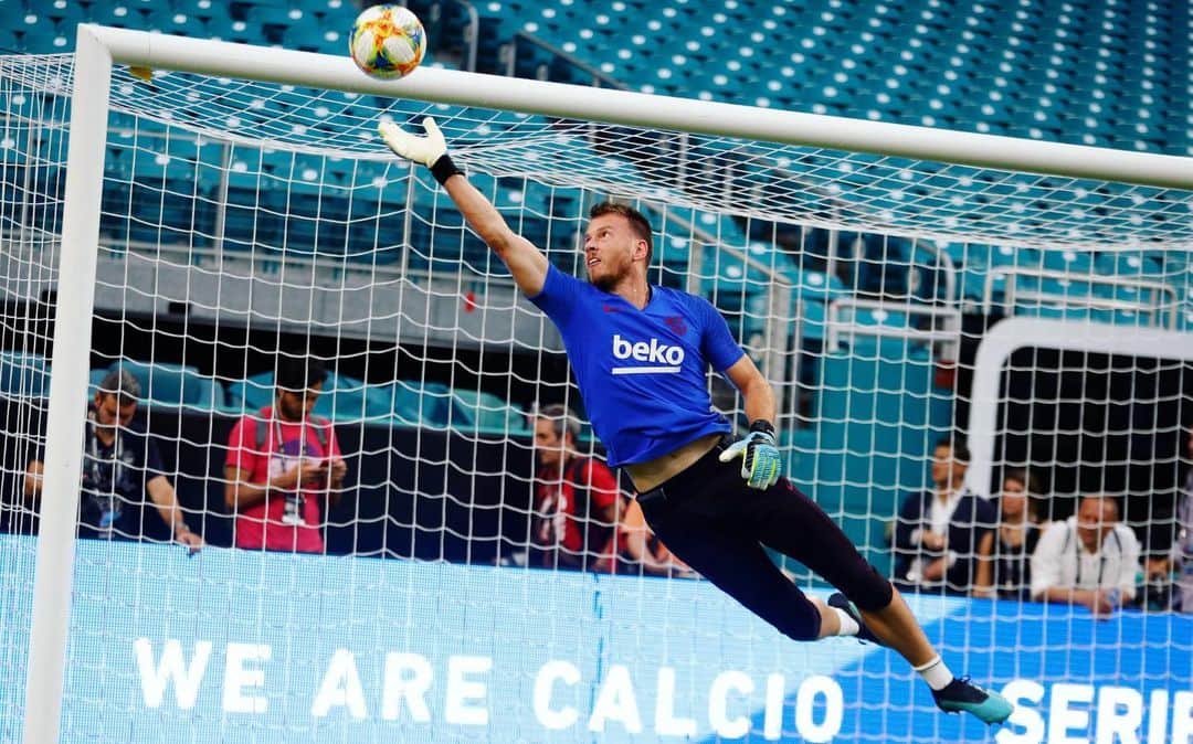 ノルベルト・ムラーラ・ネトのインスタグラム：「Training day 🙌🏼 @fcbarcelona」