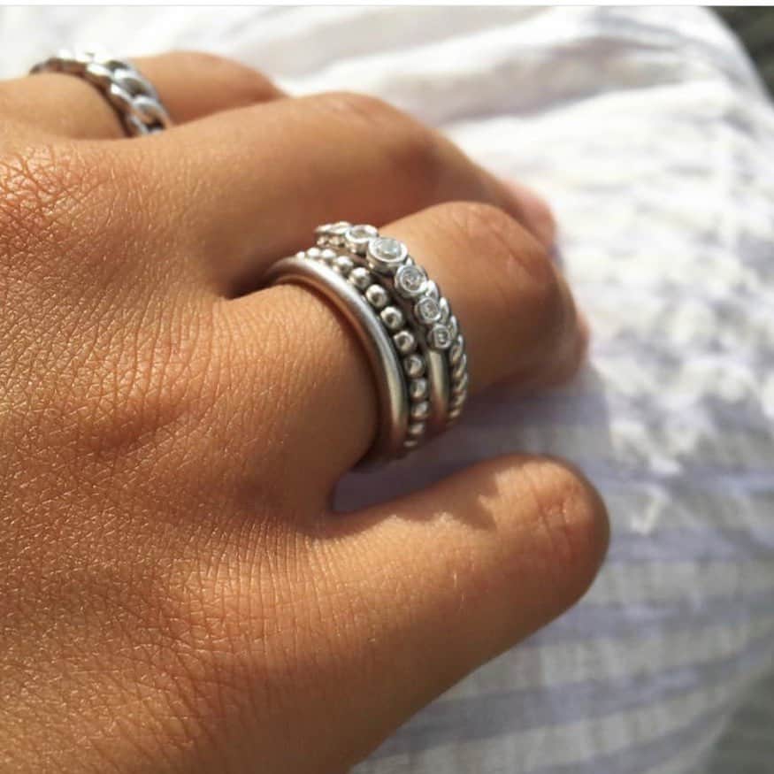 ジュリーサンドラゥさんのインスタグラム写真 - (ジュリーサンドラゥInstagram)「Inspiration by @annabollerup Thank you for sharing 🙌🏻🌸💕 . . . #juliesandlau #juliesandlaujewelry #jewelry #ring #rings #silver #zirconia」8月7日 22時45分 - juliesandlau