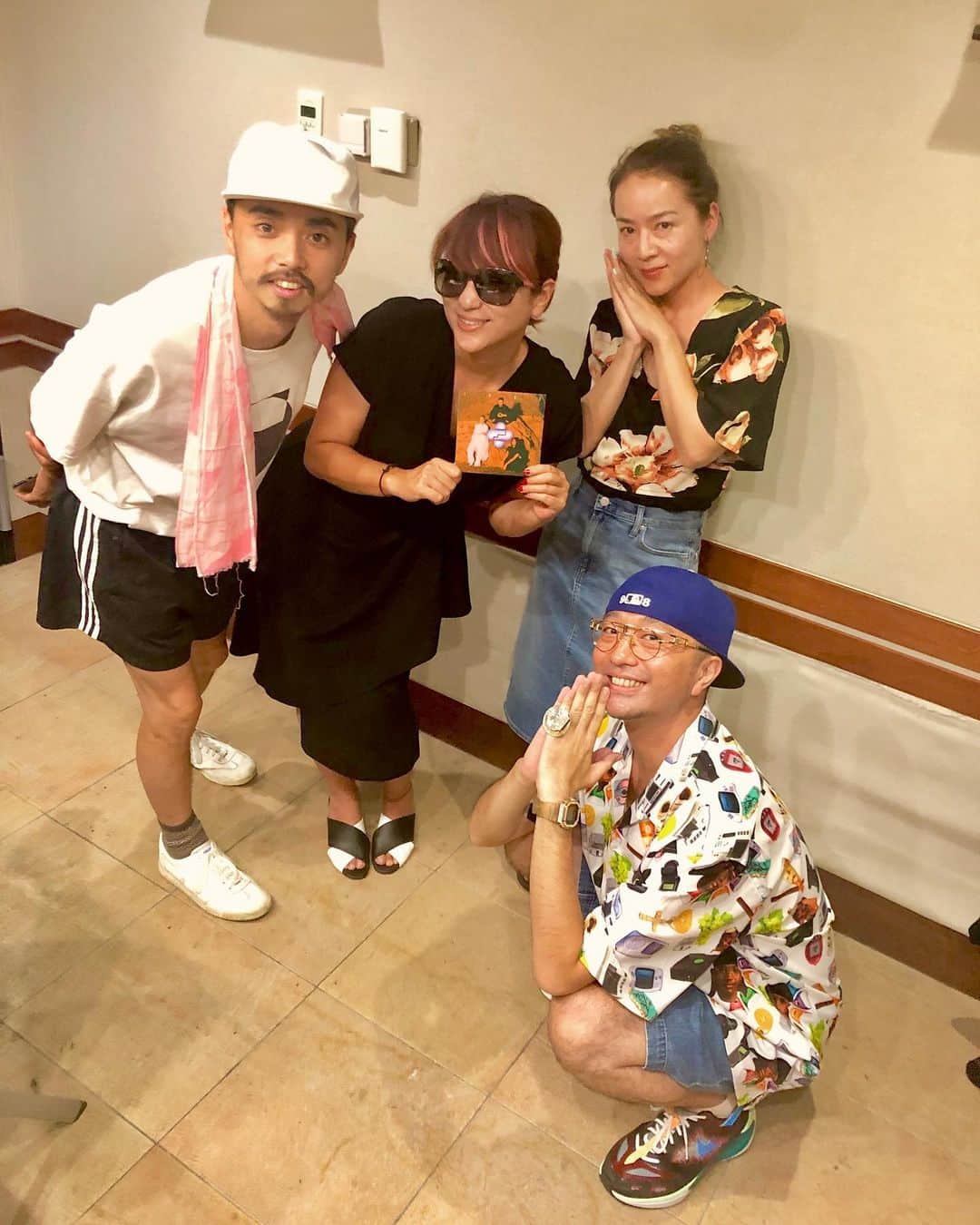 のインスタグラム：「完全な神回でした🥳🥳🥳 今週土曜放送の @tokyofmofficial でのKAORIさんのラジオ聴いて下さいませっっ‼️‼️‼️ お邪魔しましたーーーーっ🙏🏽 . . . #djkaori #fncy #zenlarock #鎮座dopeness #grina #tokyofm #神回 #nemes」