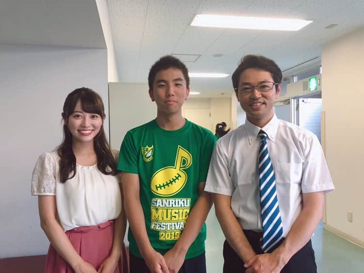 花田凌南のインスタグラム：「* 先日、 さんりく音楽祭 2019 × こころのビタミンプロジェクトの 会場アナウンスを務めさせていただきました🎼🍋 * 世界的に有名な指揮者 #佐渡裕 さんと 全国からオーディションで選抜された #スーパーキッズオーケストラ の皆さんの演奏は 聴いているだけでパワーをもらえる、本当に素晴らしいものでした😌 メンバーの中には盛岡一高の若林出帆(いづほ)さんも✨ * この音楽祭の模様は 明日の#mit ライブニュースで放送予定です。 よろしければご覧ください♪ * #さんりく音楽祭 #こころのビタミンプロジェクト  #クラシックコンサート  #岩手 #めんこいテレビ #アナウンサー #花田凌南」
