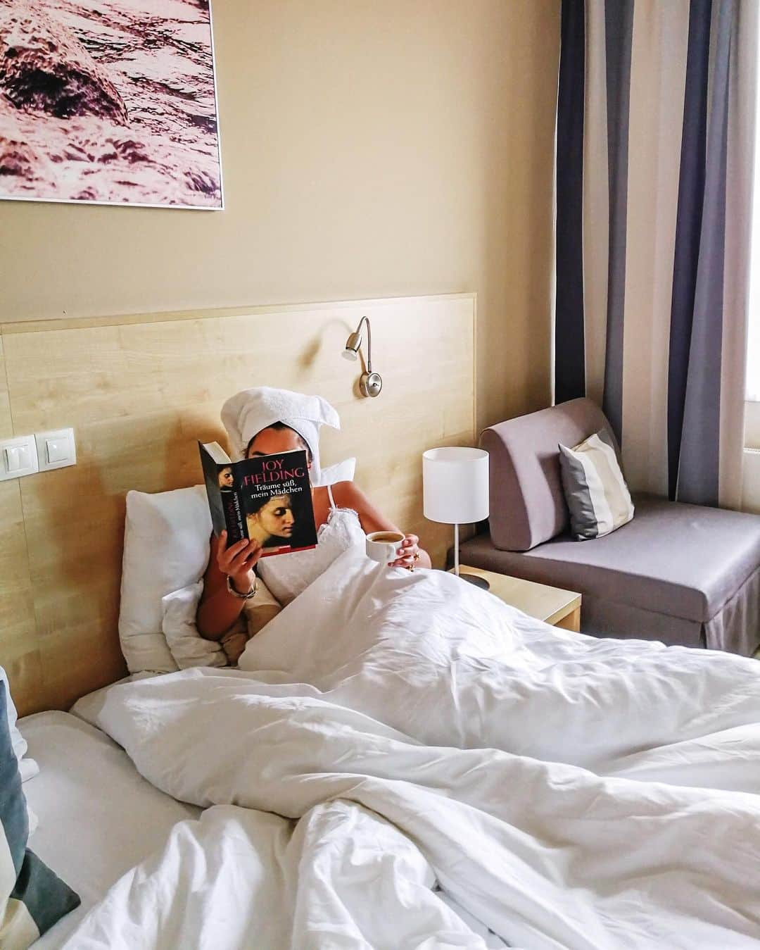 Anniさんのインスタグラム写真 - (AnniInstagram)「„My definition of a great hotel is a place I‘d stay at...“ Thank you @aquapalace_hotel_prague for the great experience ❤️👫 // *Anzeige @aquapalace.praha ——————————————————————————— • • • • •  #outfit #fashion #fashionblogger #ootd  #fashionblogger_de #blogger #inspiration #inspo #girl #me #look #ig #kissinfashion #americanstyle #liketkit #love #spa #prague #prag」8月7日 22時59分 - annaleacosta