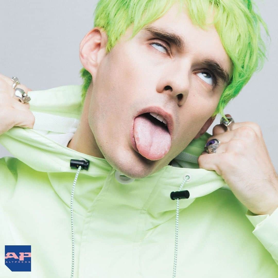 Alternative Pressさんのインスタグラム写真 - (Alternative PressInstagram)「@awstenknight (of @waterparks) reveals everything in this profile cover on his new book that is on the verge of being published, what scares him in the world, and most importantly, how he's going to do exactly what he wants in his life. Preorder all 3 covers NOW at ALTPRESS.COM/NEWISSUE⁠ .⁠ Photographed by @ashleyosborn⁠ Styled by @joshmadden⁠ Hair/makeup by @littletattoos⁠ .⁠ ⁠ .⁠ #awstenknight #awsten #waterparks #parx #poppunk #poppunkmusic #youdbeparanoidtooifeveryonewasouttogetyou #hopelessrecords #alternativepress #altpress⁠」8月7日 23時00分 - altpress