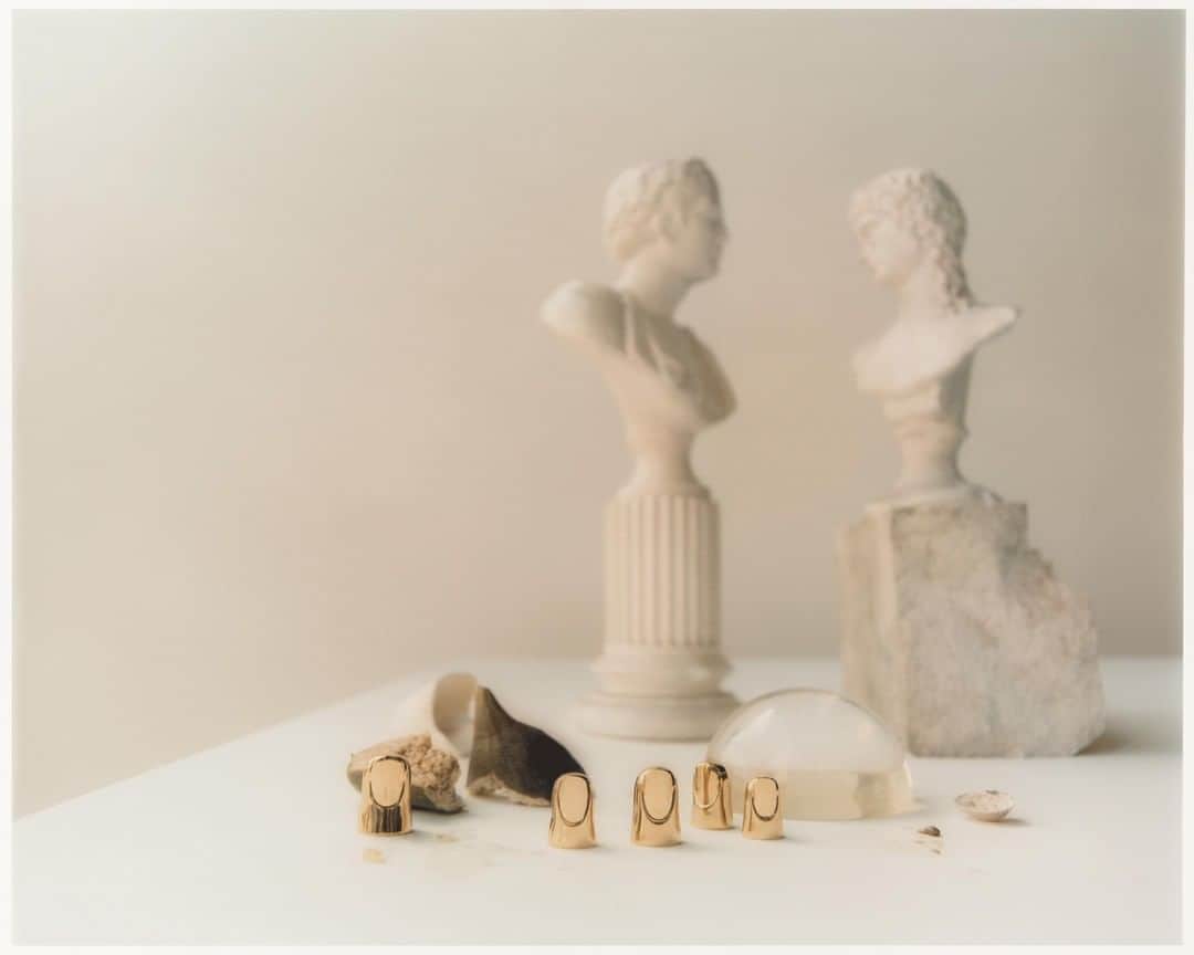 ランバンのインスタグラム：「Golden fingertips rings by @brunosialelli. Still life shot by @david_ablehams #LanvinFW19 #LanvinbyBrunoSialelli」