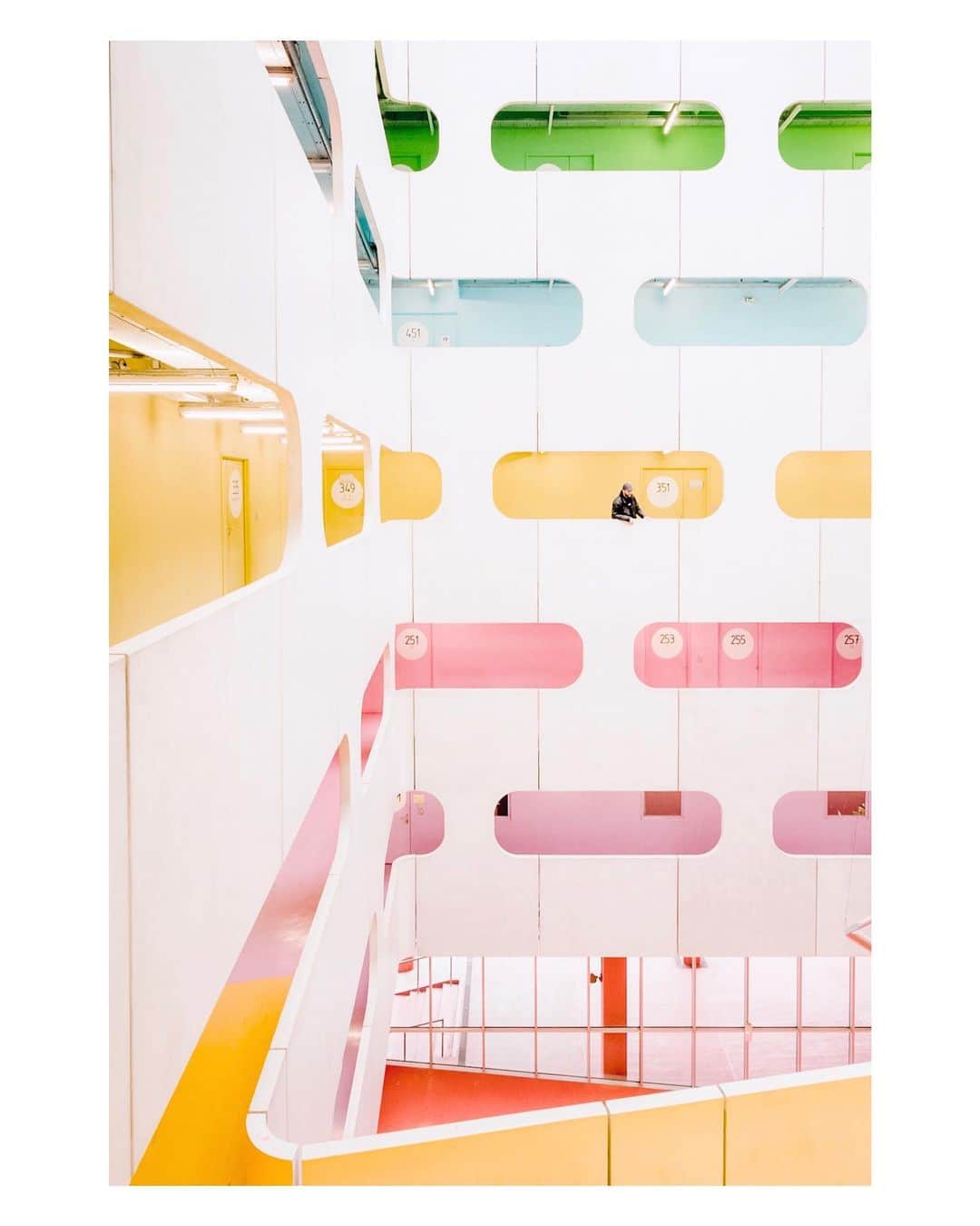 Pete Halvorsenのインスタグラム：「Willy Wonka meets Blade Runner...set in the suburbs of Paris. . Leica M10 // Archive」