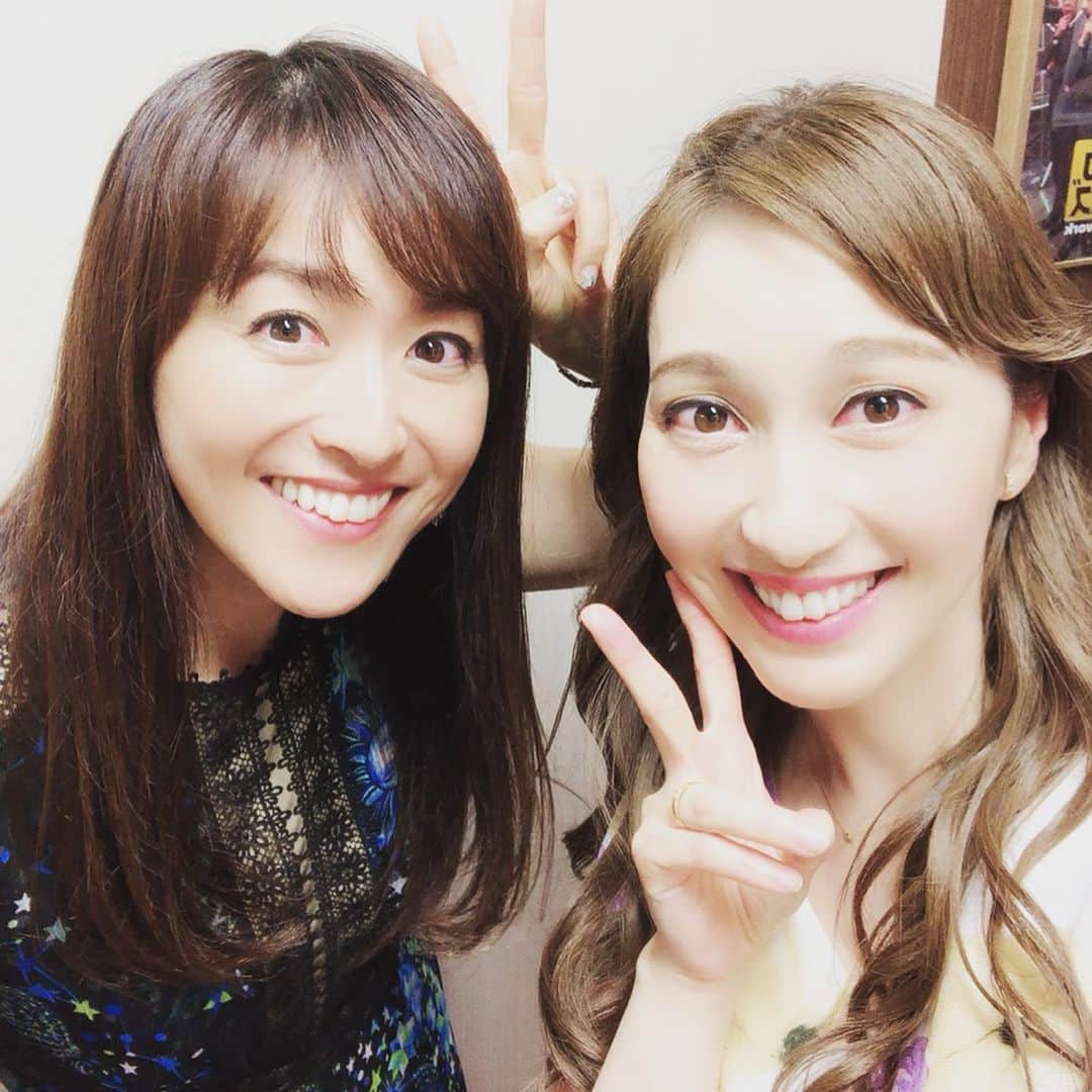 はいだしょうこさんのインスタグラム写真 - (はいだしょうこInstagram)「おかあさんといっしょ✨  今夜放送だった、「梅ズバ」で  歴代、歌と体操の兄姉が集合したよ☺️✨ 民放ではあんまりない事だから、 新鮮だったよ☺️✨ 話したいことはいっぱいあるけど🤔  話せないこともある😏😁 いつか、いつか、 話しちゃう？！😁かも？！ だけど。。。☺️ １つ言えることは、 お兄さんお姉さんは、 禁止事項や、自身で自粛している事が 沢山あって可哀想。。。 という声も聞くけれど、 禁止される事はあっていいと 私は思っている😌✨ むしろ、あった方がいいと思う☺️✨ やっぱりそれだけ 責任があるお仕事だから😌  これから、 目指したいと思っている子達が、 それでもなりたい！！と 思う子になってもらいたい。と私は思うなぁ。。。☺️✨ 小さい頃から童謡のステージに立ち、 番組が大好きで、ずっと 「歌のおねえさん」になりたい☺️と思っていた私は、そう思う☺️ なーんて、真面目なはなしっ😆✨ おかあさんといっしょ永遠に〜☺️💕 #おかあさんといっしょ  #佐藤弘道  さん #茂森あゆみ  さん #はいだしょうこ #小林よしひさ  くん #横山だいすけ  くん ↑年功序列に並べてみーた☺️ #関根麻里  ちゃん #山口もえ  ちゃん  #あゆみおねーさんとツーショット✌️ #同じ事務所 #ホリプロ  #最近では、 #上原りさ ちゃんもホリプロ入ったよー😆✨ #おかあさんといっしょファミリー  #今、よしくんからメールきたっ！😆 しょうこさん、最高です！！😆って☺️ この子はどこまでいい子なんだ。。。🥺✨ #NHKの番組の方からも、 さすが！笑った！😆とメールを頂きました☺️ さすがなのかは、わからないけど😁  #みんなが楽しんでくださったら、 それが一番😆✨ 少しでも、元気に笑顔になってもらえるなら☺️ ありがたい。。。☺️💕 #歴代仲良しなのは、うれしい☺️✨ #そーゆー私は、まだ観てない😆 #三谷さんの舞台の台本とにらめっこ😁」8月7日 23時12分 - haida_shoko