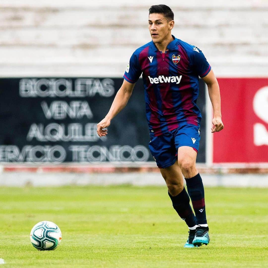 オスカル・デュアルテさんのインスタグラム写真 - (オスカル・デュアルテInstagram)「Muy contento por mi debut con el @levanteud  #MachoLevante #LevanteUD」8月8日 4時45分 - oduarte06