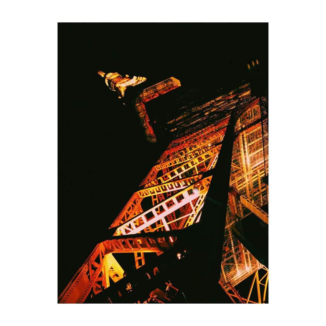 田口司のインスタグラム：「東京帰ったらぼーっと音楽聴きながら東京タワーでも見たいな #東京 #東京タワー #photography #photooftheday #vsco #japan #tokyo」