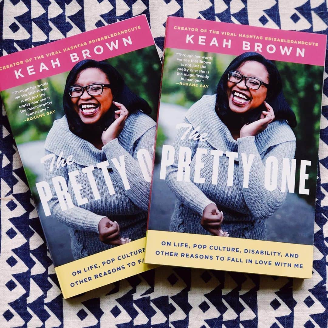 Grace Bonneyのインスタグラム：「I am SO excited about @keah_maria ‘s new book, “The Pretty One: On Alice, POP Culture, Disability, and Other Reasons To Fall In Love With Me.” So I pre-ordered a copy for myself and a copy to giveaway. Want one? Just follow @keah_maria and the hashtag she started #disabledandcute and leave a comment here about why you’re excited to read this or why you enjoy her work and/or the movement she started. Then on Friday I’ll pick a comment and mail you a copy! Congrats and happy book launch week, Keah 💛💛#giveaway」