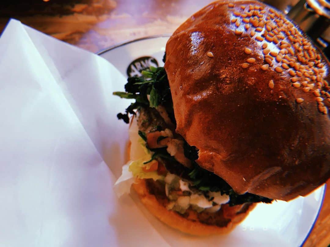 榊原徹士さんのインスタグラム写真 - (榊原徹士Instagram)「ハンバーガーって、中毒性抜群 Hamburger makes me crazy.  #hamburger #tokyo #junk #love #spinaci  #ハンバーガー #渋谷グルメ  #ポパイバーガー #ヘルシーなのかカロリーなのか #ハイブリッドジャンクフード」8月7日 23時27分 - tetsujisakakibara