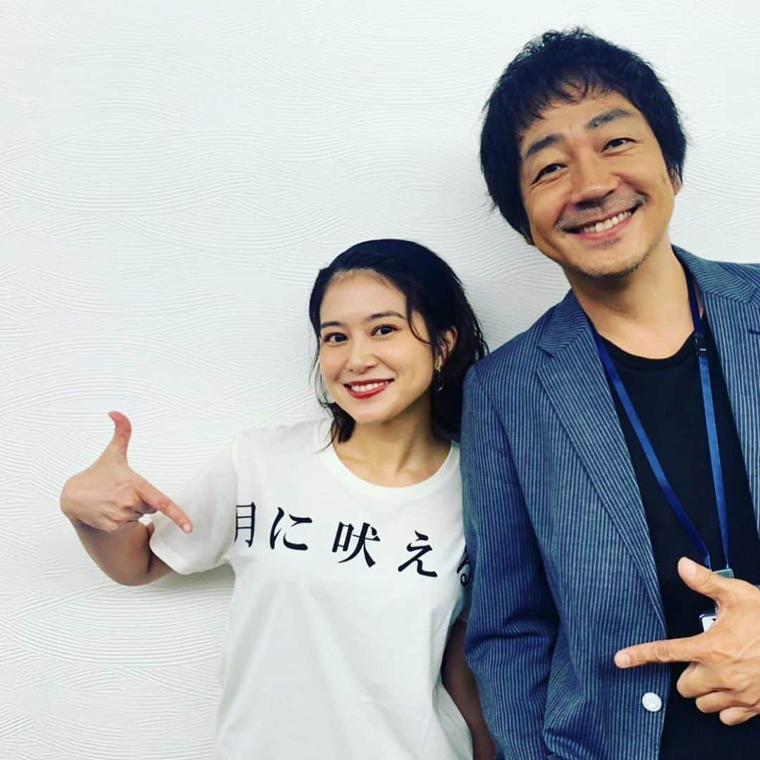 月に吠える。さんのインスタグラム写真 - (月に吠える。Instagram)「木曜ドラマ 「サイン」 撮影やってます。 明日、四話です。 忘れてたら あれかなぁと思って。 #サイン#テレビ朝日#木曜9時#大森南朋#飯豊まりえ#佐津川愛美#小久保寿人#月に吠えるtシャツ」8月7日 23時40分 - tsukinihoeru.6960.naoomori