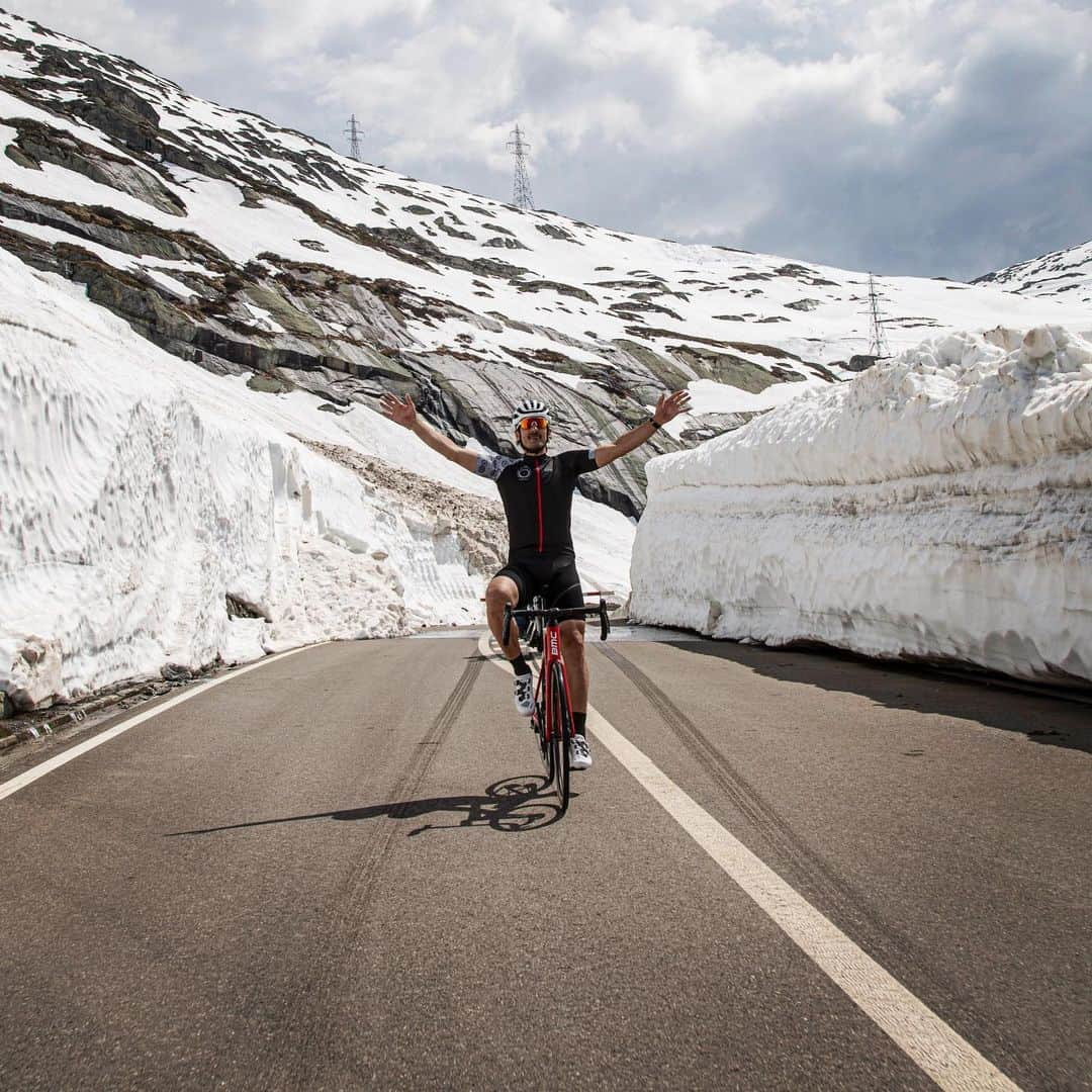 ファビアン・カンチェラーラさんのインスタグラム写真 - (ファビアン・カンチェラーラInstagram)「Snow is gone – preparation is on. 🚵🏼‍♂️ The training for @chasingcancellara #ZurichZermatt continues. 😎 Have you signed up already? Link in Bio.  #TeamCancellara #chasingcancellara #spartacus #race #instacycling #cycling #cyclist #cyclingpassion #cyclinglife #cyclinglifestyle #cyclingphotos #cyclingporn #instacycling #roadcycling #iwc #gore #ride_bmc #cornercard #MercedesBenz #Schweiz #Switzerland #Suisse #Svizzera #outsideisfree #fromwhereiride #roadslikethese」8月7日 23時35分 - fabian_cancellara