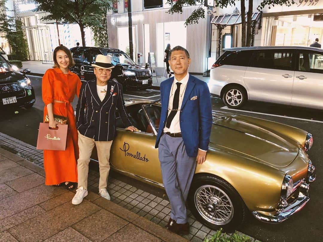 花井瑠美のインスタグラム：「先日、モナコでお会い出来たガレージの勝田社長が、私が大好きな ＠pomellate 日本オープンpartyへご招待して下さりました☺️ ドン師匠とお邪魔してきました✨ もう師匠とfashionについて、これからの事も凄い相談に乗って頂いて 感謝です✨ そしてこのヴィンテージのクレージュのセットアップ、日本で着ると凄いガン見されるけど笑 師匠に褒めてもらえて幸せ〜♡ @donkonishi1009 ・ #pomellato#Italia#classiccar  #jewelry#fashion#party #日本上陸」