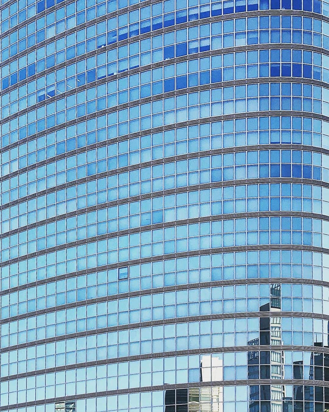 tsuno2noのインスタグラム：「7.August.2019 品川インターシティA棟🏢 . #ザ壁部 #igersjp #instagram #こんななの #minimalint #9minimal7 #ic_minimal #arkiminimal #rsa_minimal #indies_gram #tv_simplicity #jj_minimalart #arte_minimal #タグキング👑 #minimalmood #shotoniphone #soulminimalist #indies_minimal #screen_archive #minimal_greece #buildingstylesgf #instagramjapan #ig_minimalshots #unlimitedminimal #paradiseofminimal #minimal_perfection #ihaveathingforminimal #LOVES_UNITED_MINIMAL .」