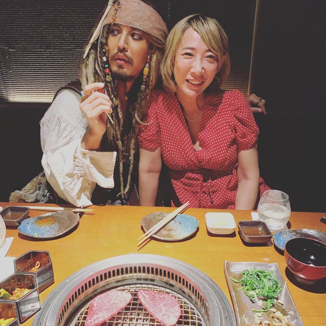 川谷絵音さんのインスタグラム写真 - (川谷絵音Instagram)「僕は誰と焼肉を食べているんだろう。 #ジャックスパロウ」8月7日 23時48分 - indigolaend