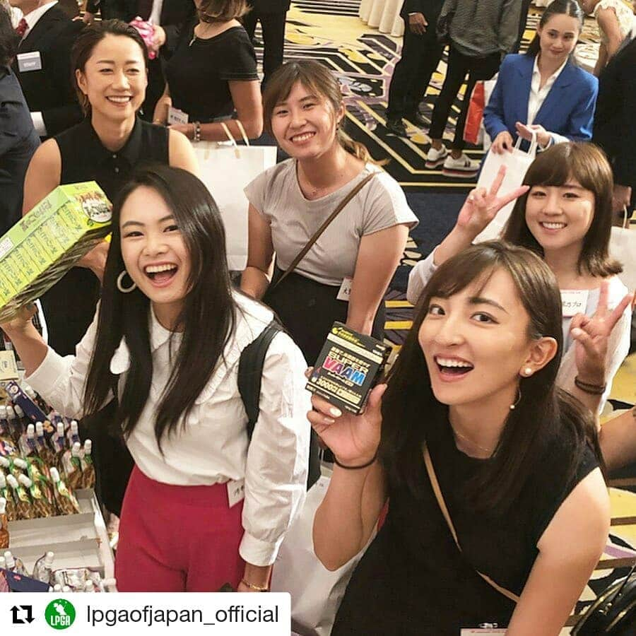 岡山放送さんのインスタグラム写真 - (岡山放送Instagram)「#Repost @lpgaofjapan_official (@get_repost) ・・・ . 明治製品をいっぱいいただきました🍫 #原江里菜 #大里桃子 #河本結 #脇元華 #香妻琴乃 #松田鈴英  #成田美寿々 #脇元華 #新垣比菜 #小祝さくら #北海道meijiカップ #北海道文化放送#北海道新聞社#道新スポーツ #明治グループ#明治#meiji #札幌国際カントリークラブ島松コース  #日本女子プロゴルフ協会 #LPGA#女子ゴルフ#ゴルフ女子#ゴルフ #golf#北海道#北広島市  #大会の模様 を#OHK#岡山放送 では8/10(土)深夜1:15～､8/11(日)ごご4時5分～放送します！」8月7日 23時40分 - ohk_official