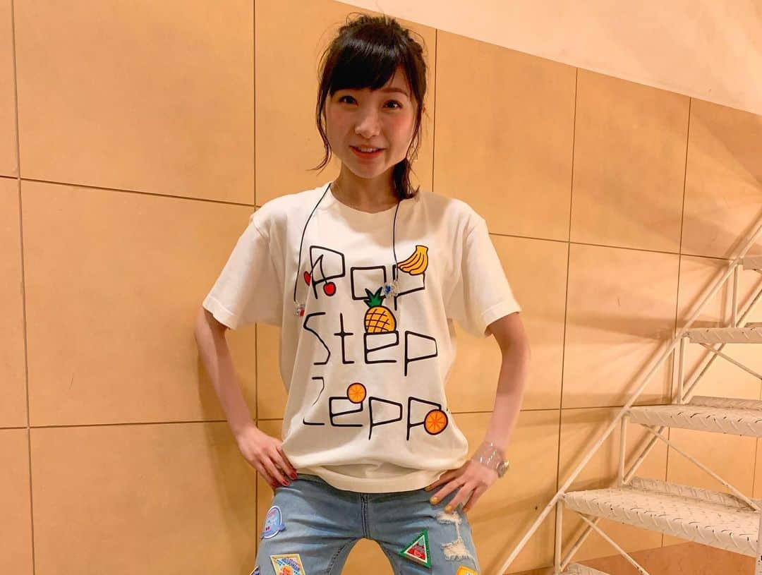 有安杏果さんのインスタグラム写真 - (有安杏果Instagram)「♪﻿ ﻿ Pop Step Zeppツアー in名古屋2日目🍤﻿ ﻿ ﻿ 今日も一曲一曲大事に歌わせて﻿ いただきましたっ😌﻿ ﻿ みんなの歌声最高でしたっ✨﻿ ﻿ 残りツアーもあと4本！﻿ ﻿ ツアーがどんどん終わりに近付いてきてて﻿ 寂しいです。。。﻿ ﻿ 明後日は福岡！頑張ります！﻿ ﻿ ﻿ よろしくお願いします❣️﻿ ﻿ ﻿ ﻿ 有安杏果 ﻿ ﻿ #福原将宜 ﻿ #山口寛雄 ﻿ #玉田豊夢 ﻿ #宮崎裕介 ﻿ #ポプステ ﻿ #名古屋2日目﻿ #名古屋めし #めっちゃ美味しい #TシャツがSサイズ #ちょっと大きい」8月7日 23時41分 - ariyasu_momoka_official