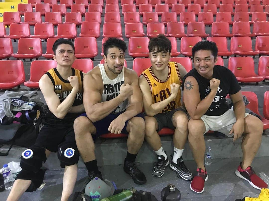 Ryan Bangさんのインスタグラム写真 - (Ryan BangInstagram)「#AllStarGames2019 #TeamShowtime #ItsShowtime #Basketball #농구 #필리핀 #마닐라 Done practice with my idol @vhongx44 and Coach @pinoyyouthdreamers Nagulat lang ako kasi mas malakas pala ako sayo @eruption23 practice ka pa please!」8月7日 23時50分 - ryanbang