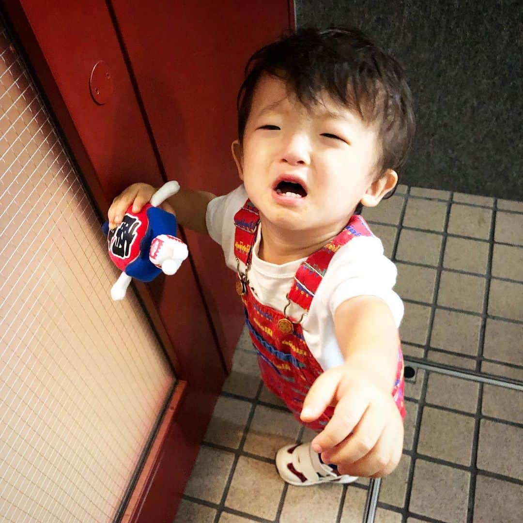 中村獅童さんのインスタグラム写真 - (中村獅童Instagram)「手にしているのは南座のゆるキャラみなみーなちゃんです、返してと言ったら泣き出しました大好きみたいです。 #南座 #今昔饗宴千本桜  #超歌舞伎 #陽喜」8月7日 23時51分 - shido_nakamura