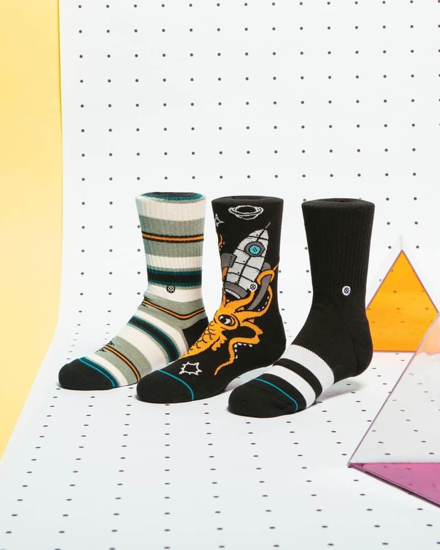 のインスタグラム：「Got your lunch packed up, boots tied tight? 🎒 Plenty of back to school looks are available now on Stance.com, from packs to prints, and solids to stripes. Link in bio. #StanceKids」