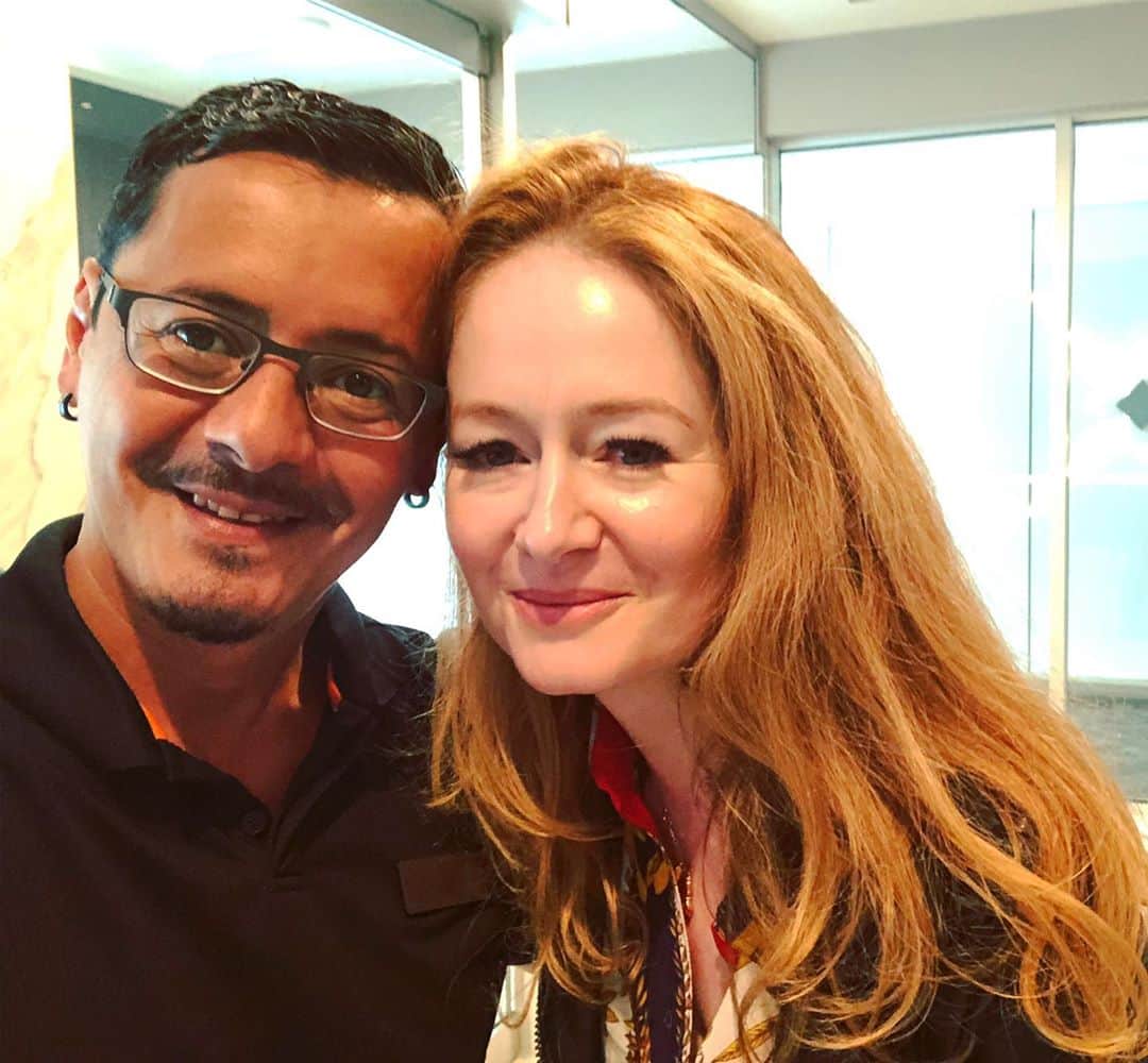 ミランダ・オットーさんのインスタグラム写真 - (ミランダ・オットーInstagram)「Making Friends in The Couve. 🎈🖤👏😘🇨🇦#Canada」8月8日 0時09分 - miranda.otto